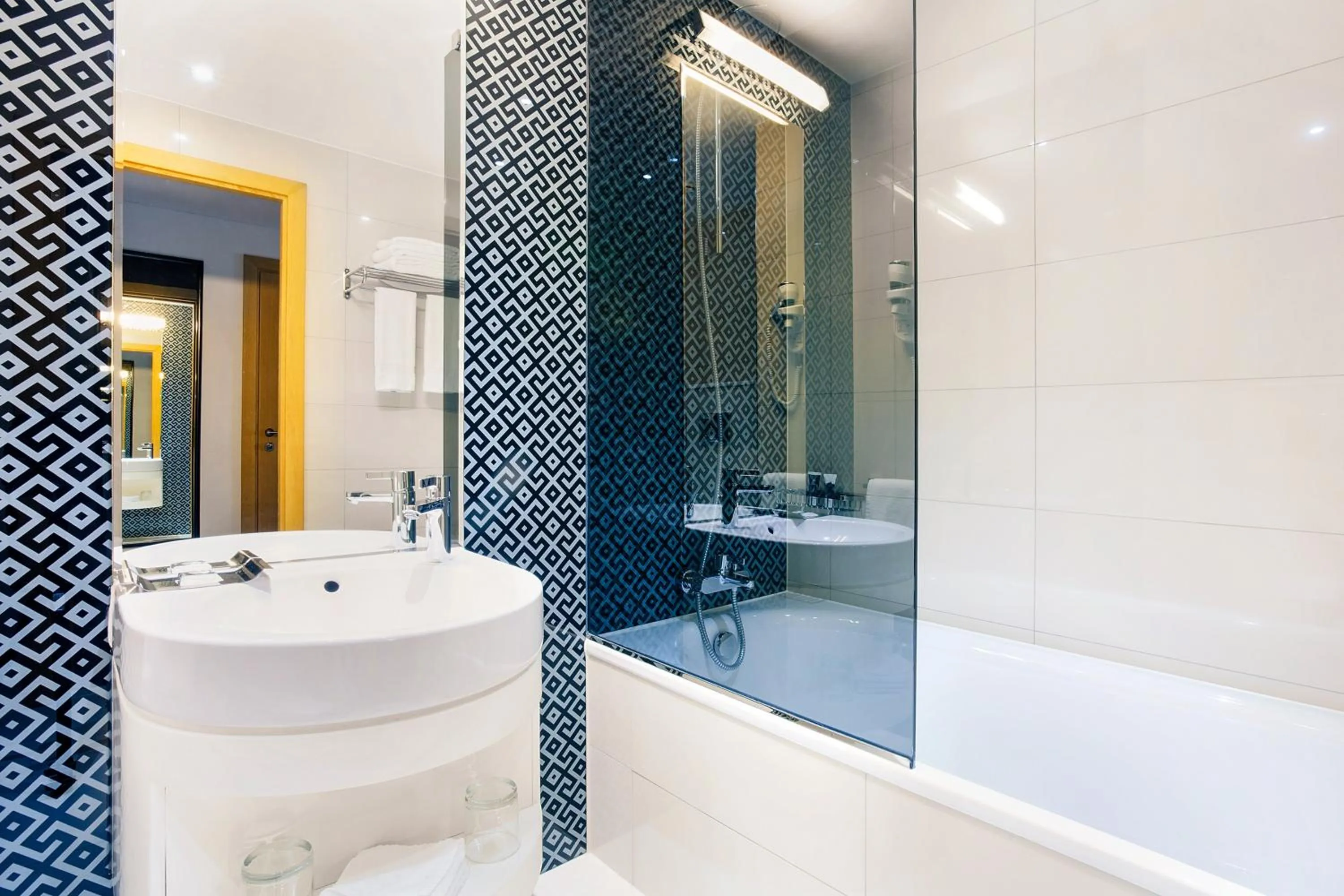 Shower in Mercure Sohar