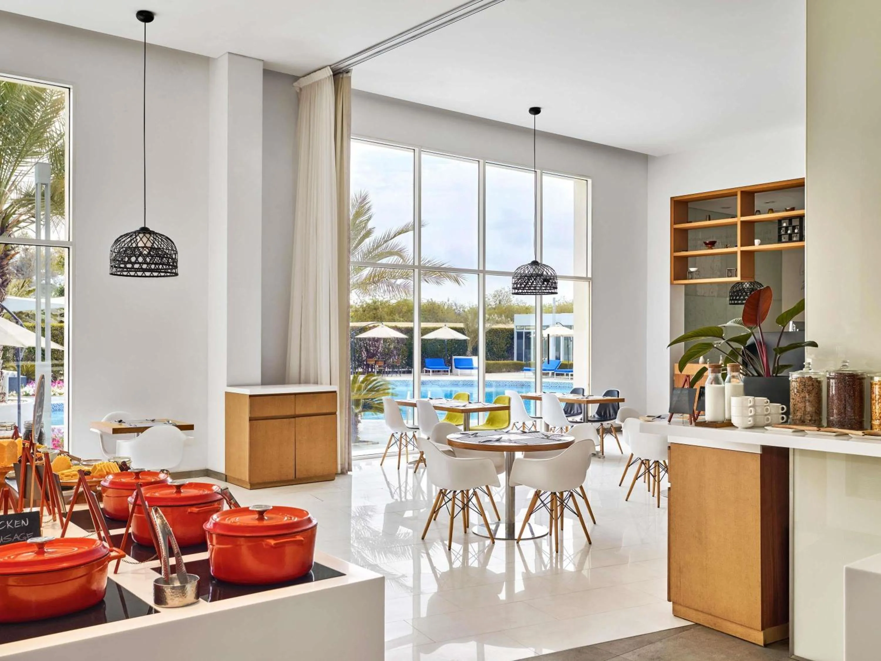 Restaurant/places to eat in Mercure Sohar