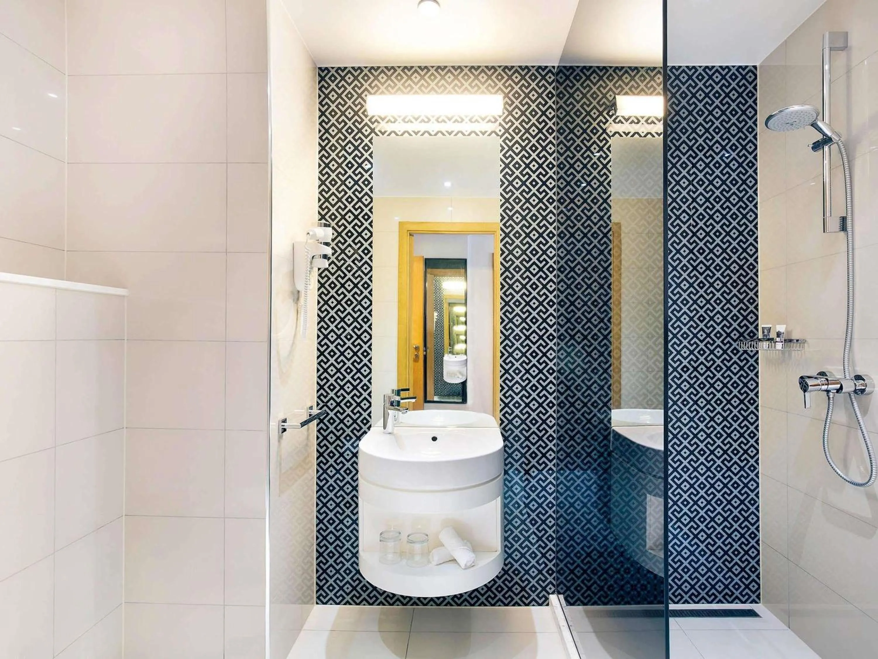 Bedroom in Mercure Sohar