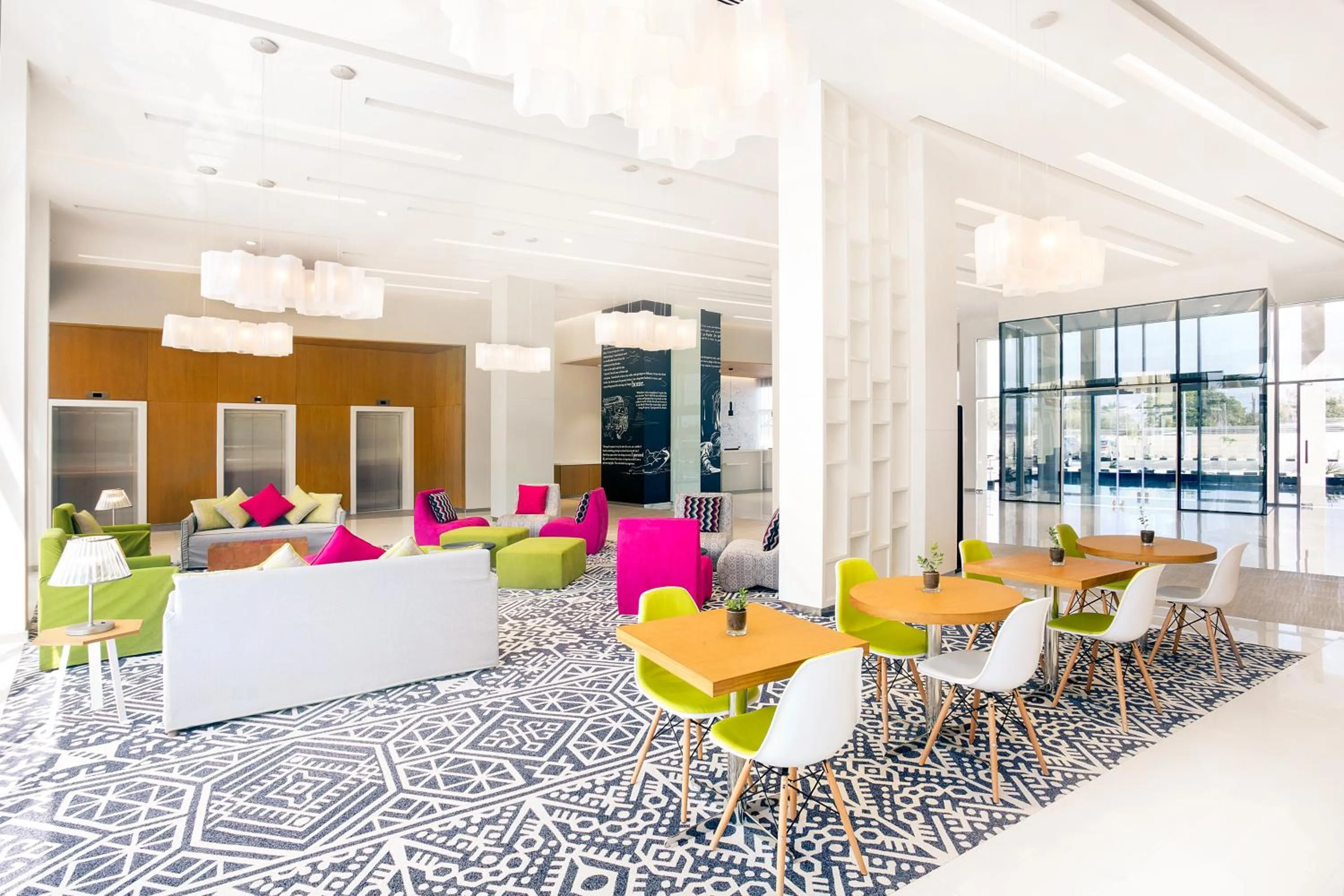 Restaurant/places to eat in Mercure Sohar