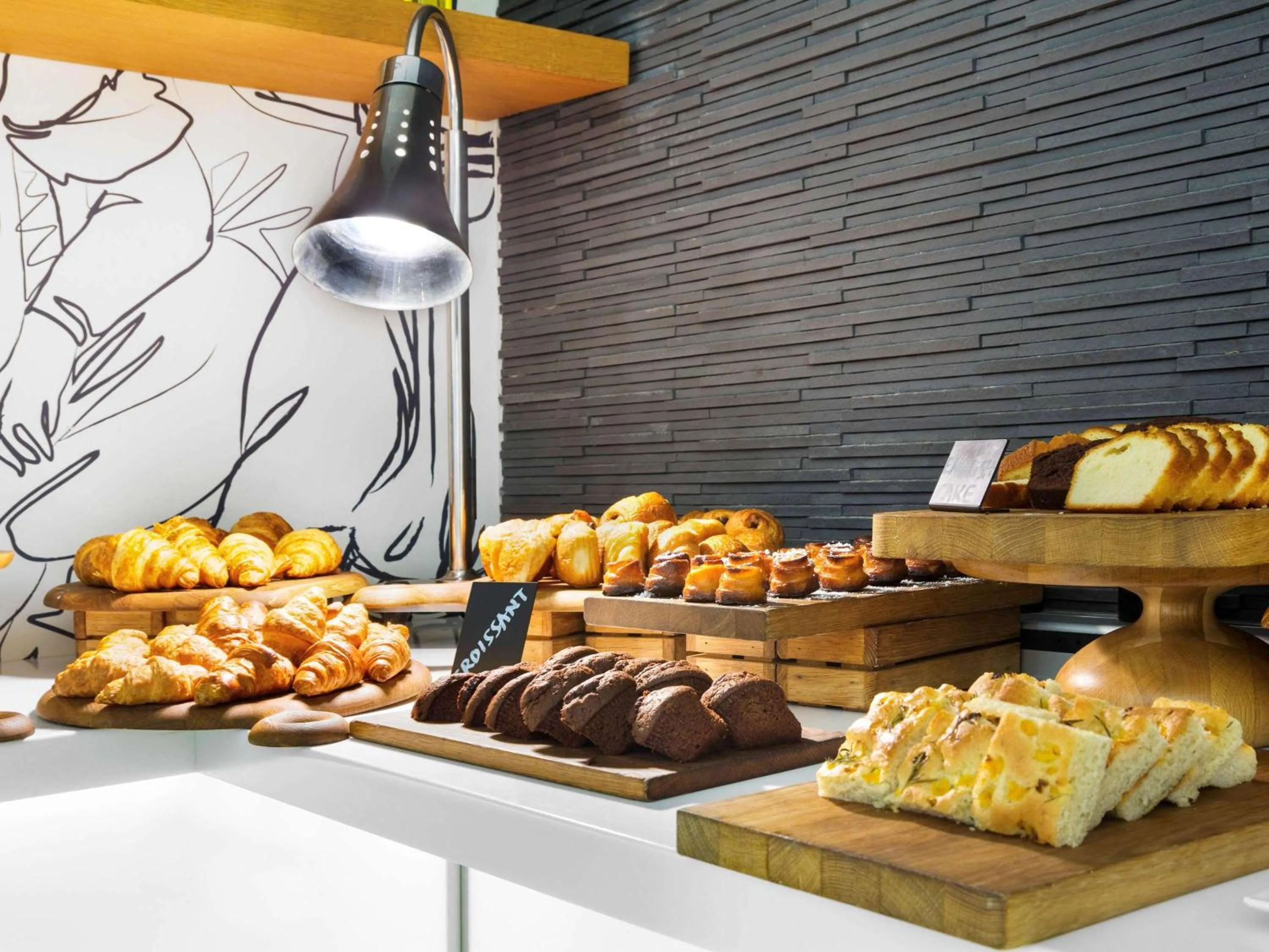 Restaurant/places to eat in Mercure Sohar