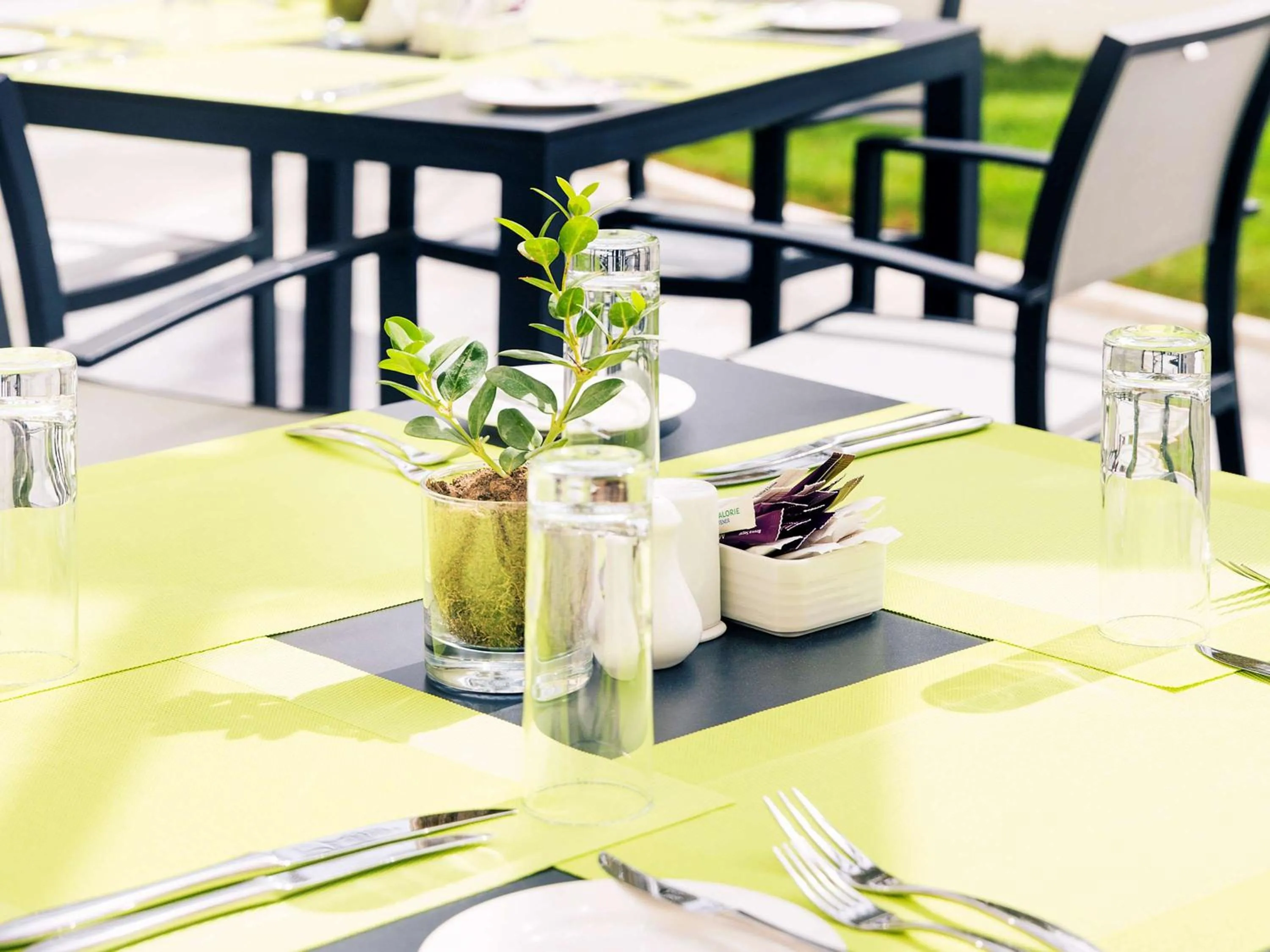 Restaurant/places to eat in Mercure Sohar