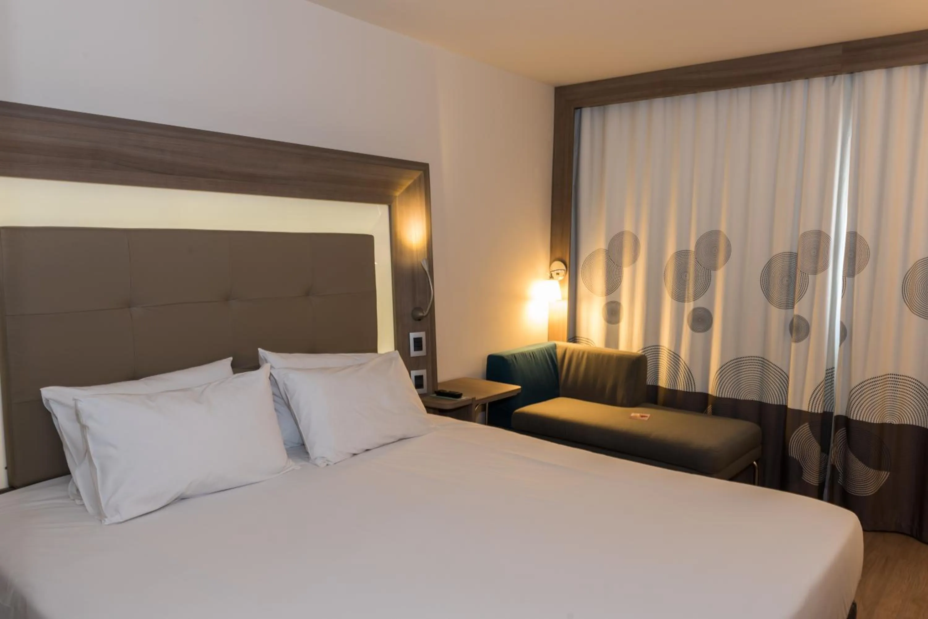 cot, Bed in Novotel RJ Praia de Botafogo