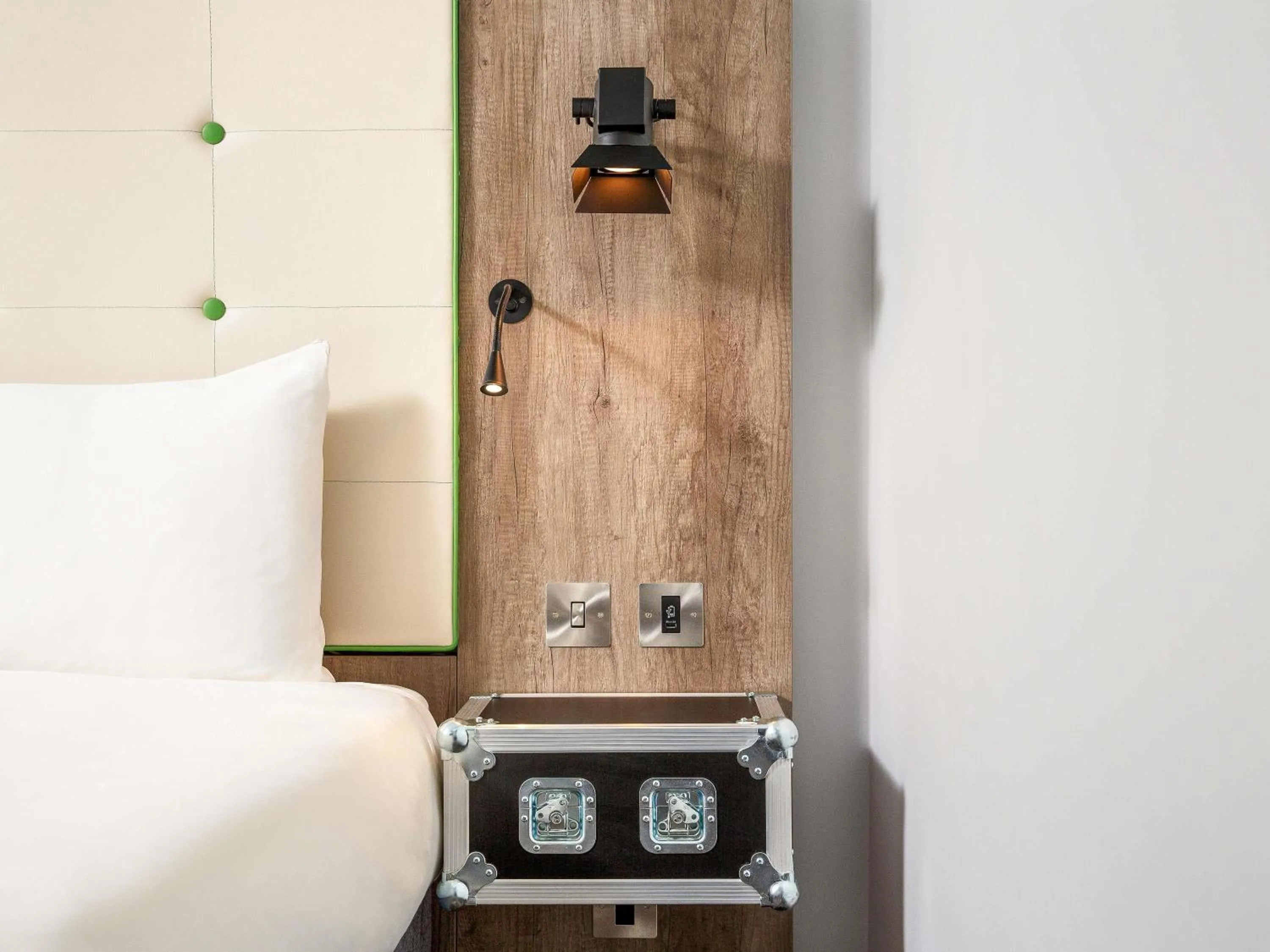 Bedroom in ibis Styles London Ealing