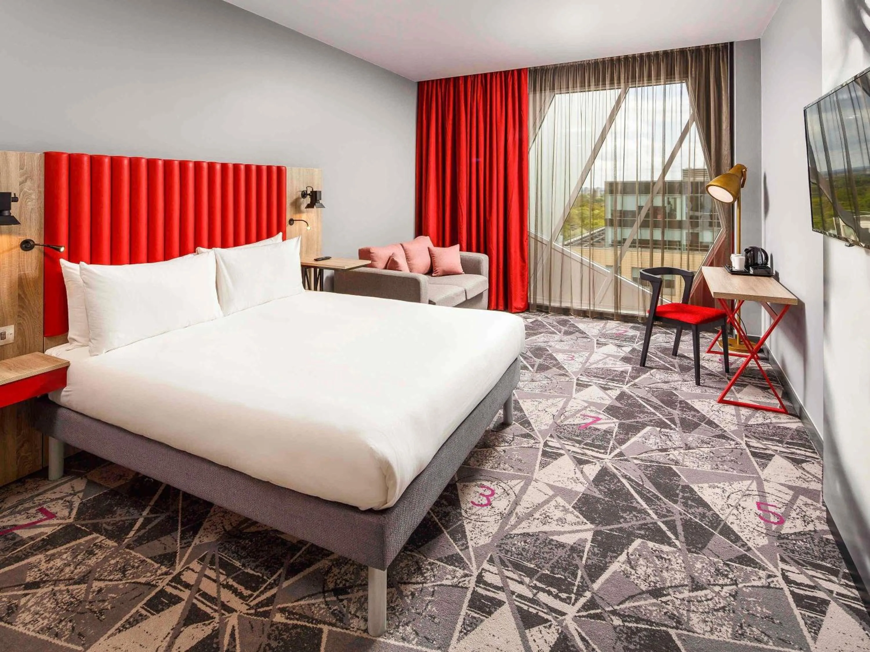 Bedroom, Bed in ibis Styles London Ealing