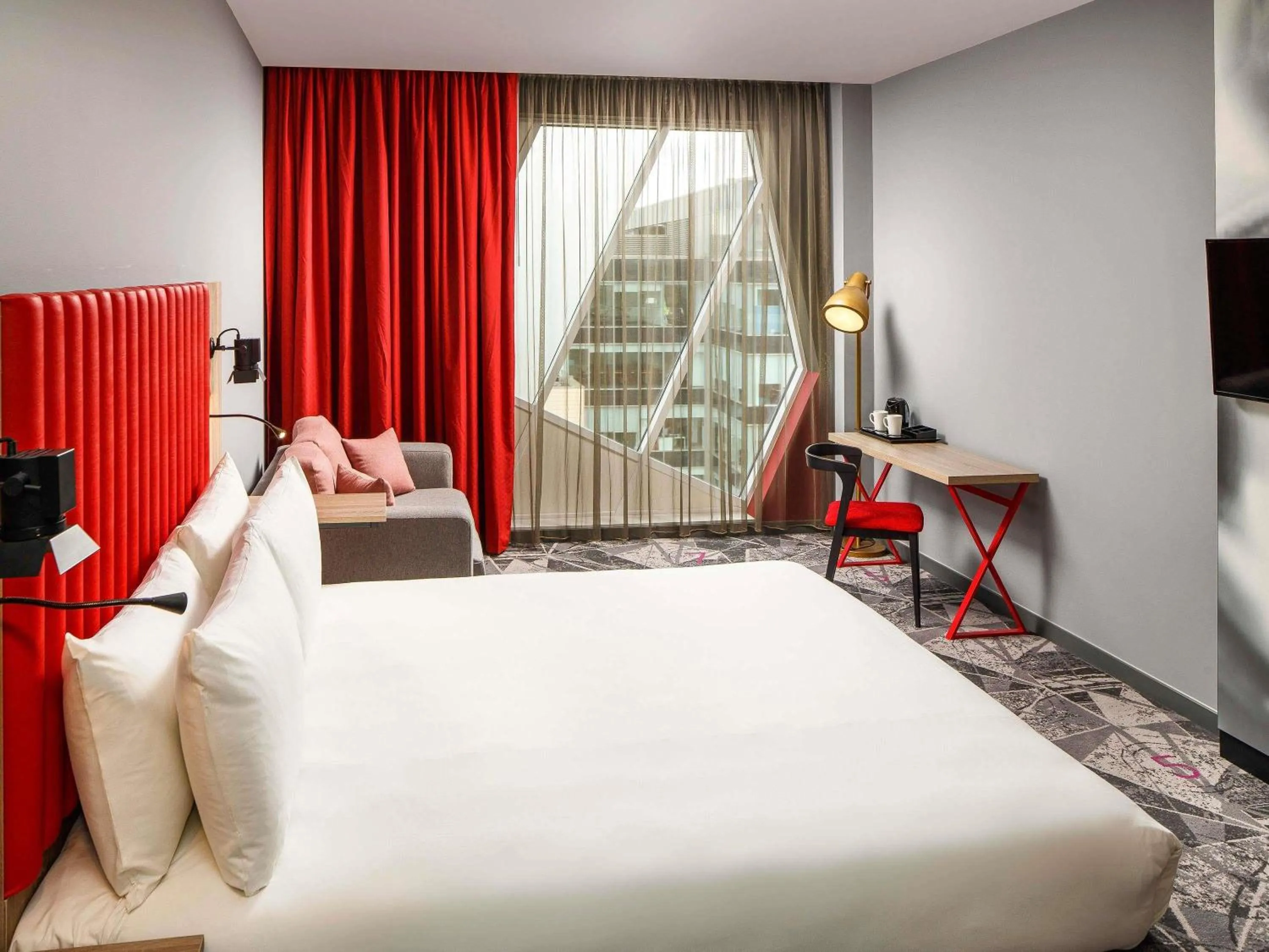 Bedroom, Bed in ibis Styles London Ealing