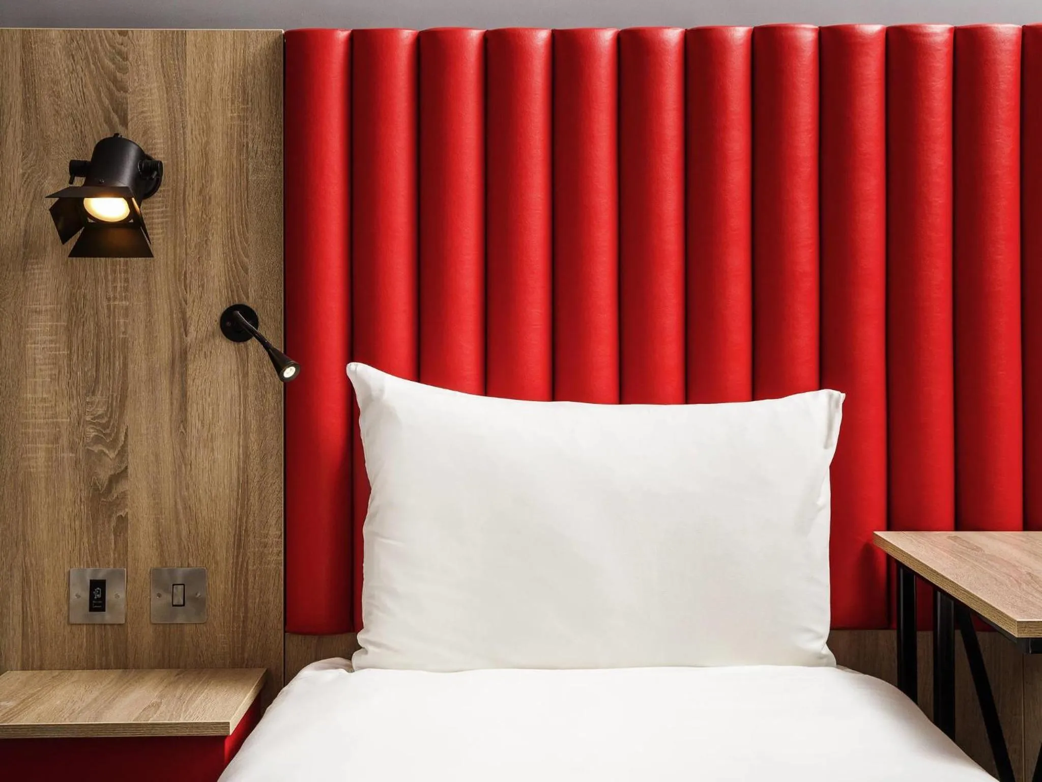 Bedroom, Bed in ibis Styles London Ealing