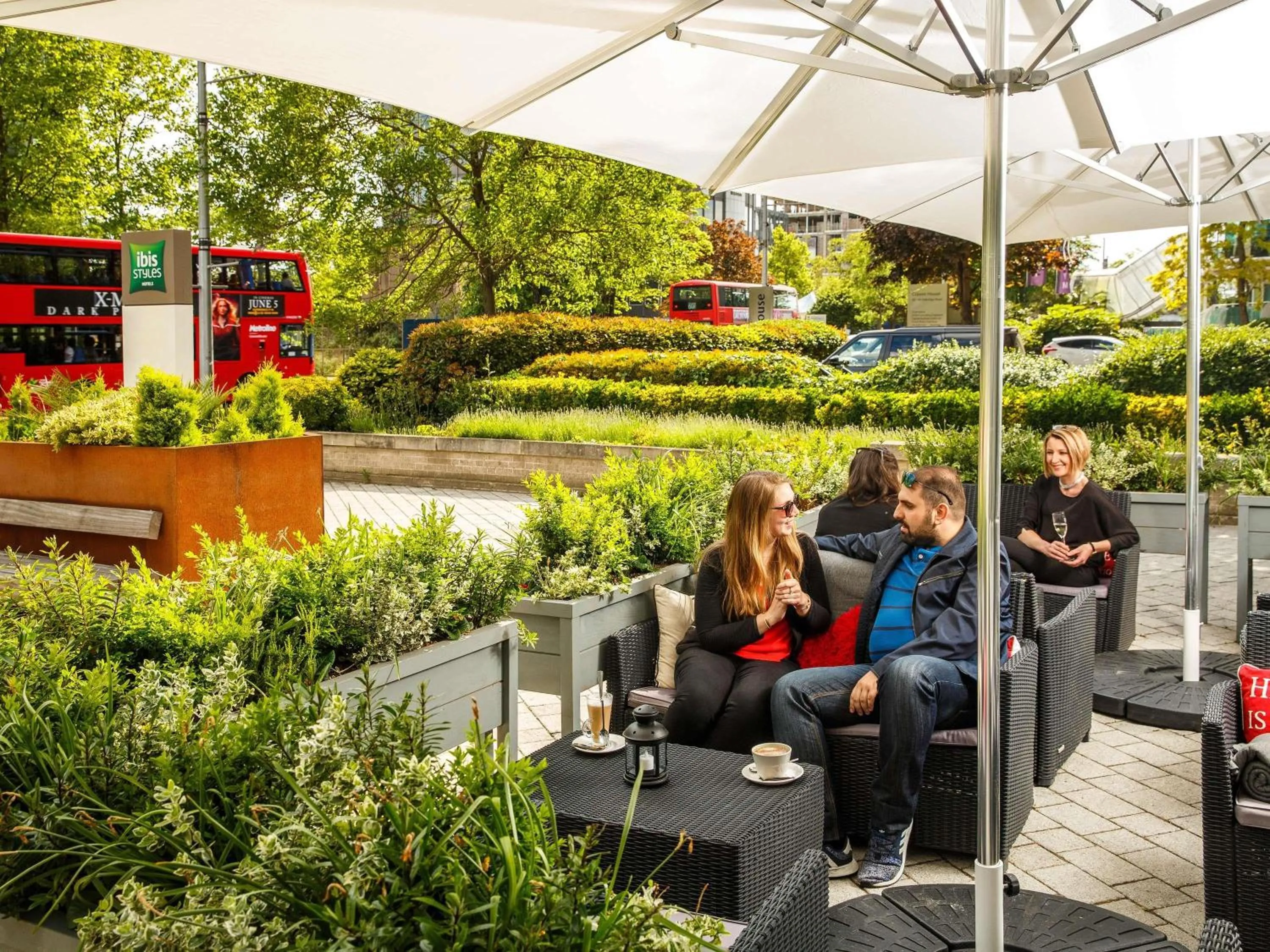 Lounge or bar in ibis Styles London Ealing