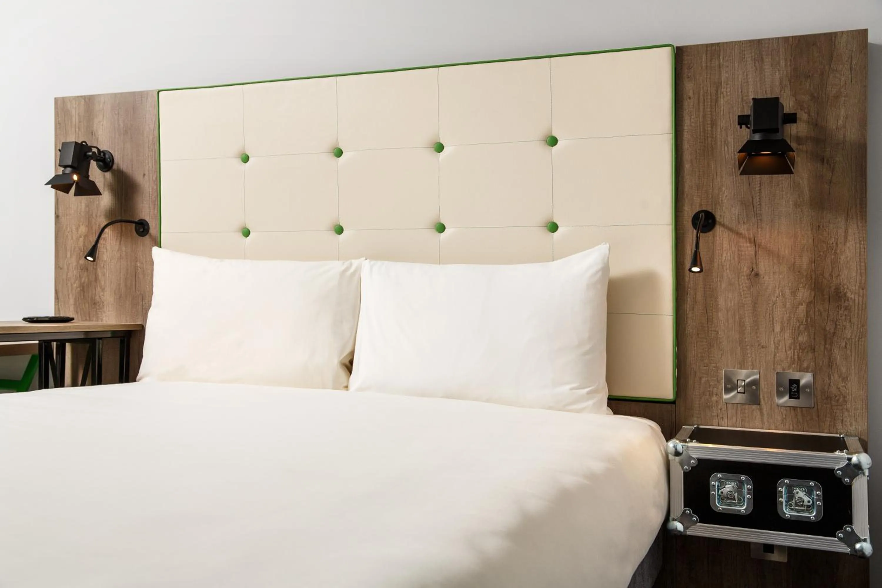 Bed in ibis Styles London Ealing