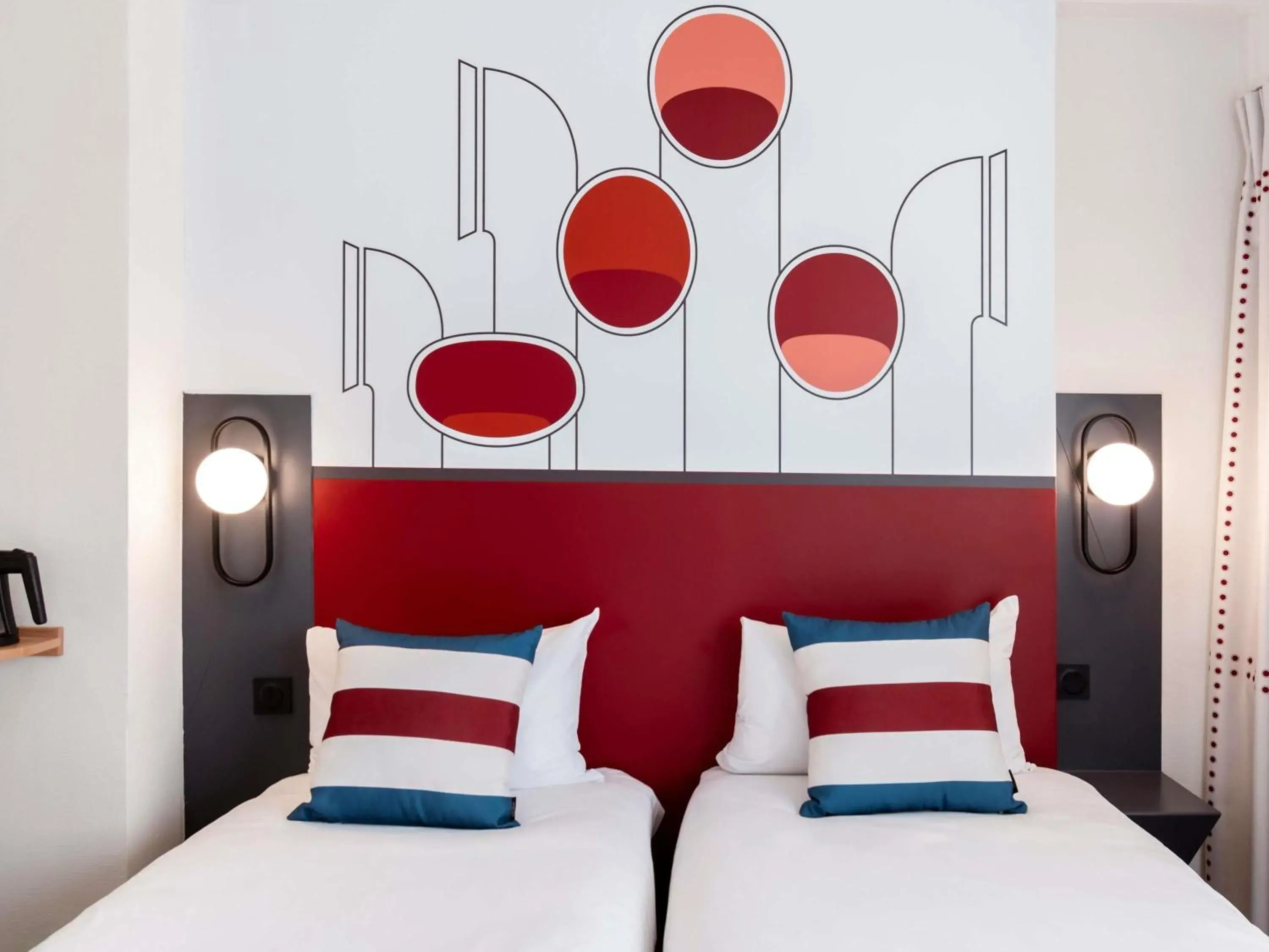 Bedroom, Bed in Ibis Styles Rouen Centre Cathédrale Bedroom, Bed in Ibis Styles Rouen Centre Cathédrale