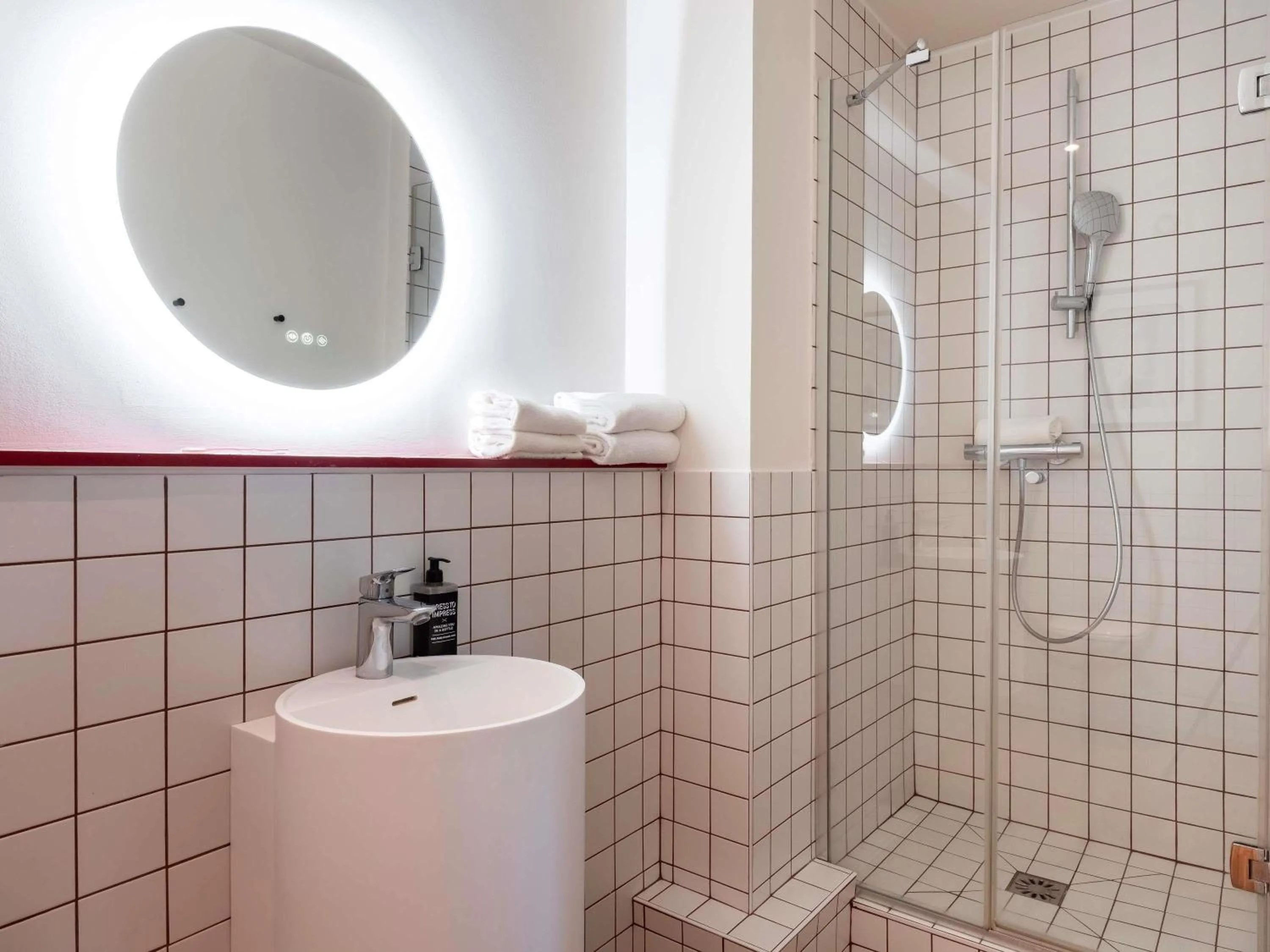 Bedroom in Ibis Styles Rouen Centre Cathédrale