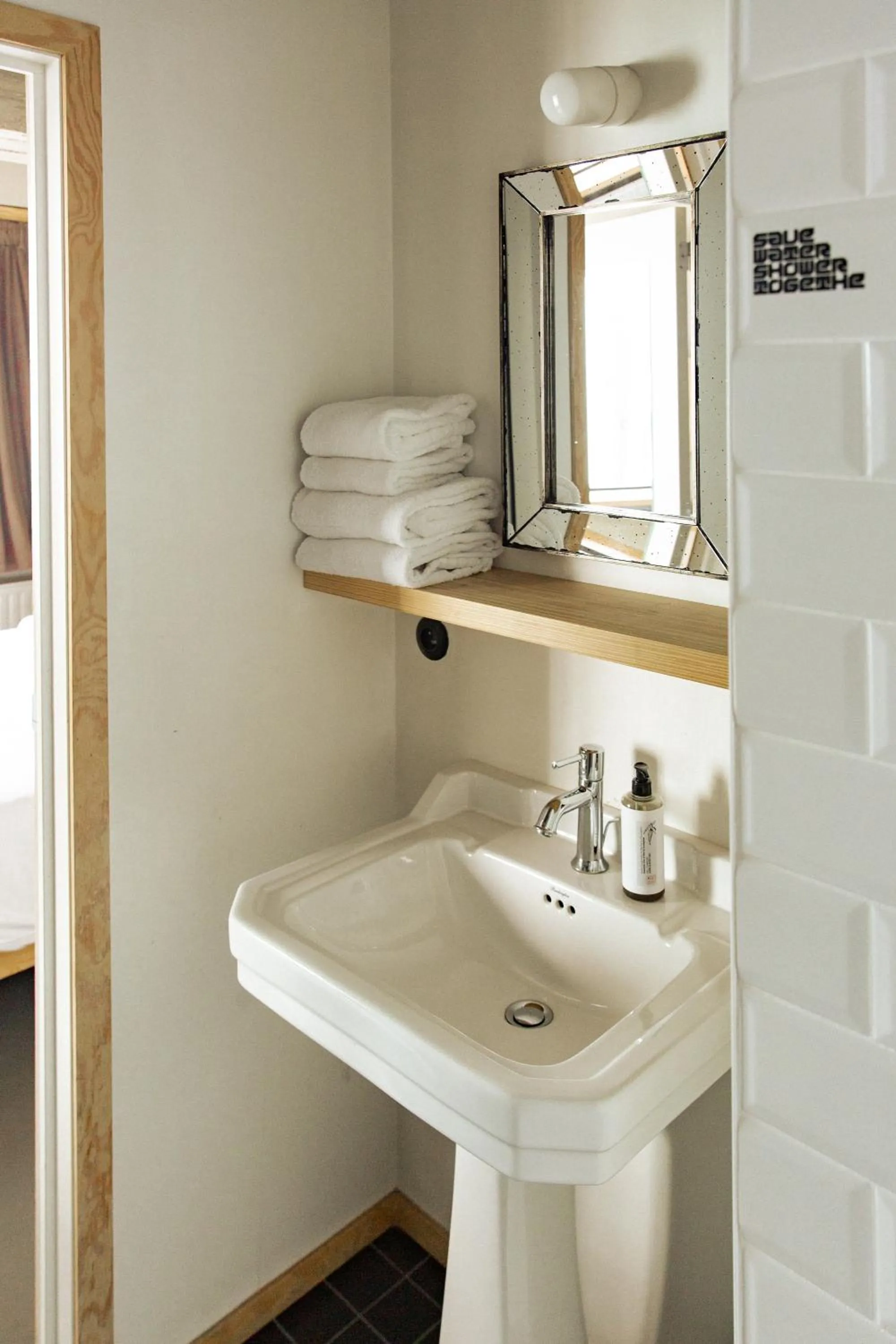 Bathroom in JAM Brussels