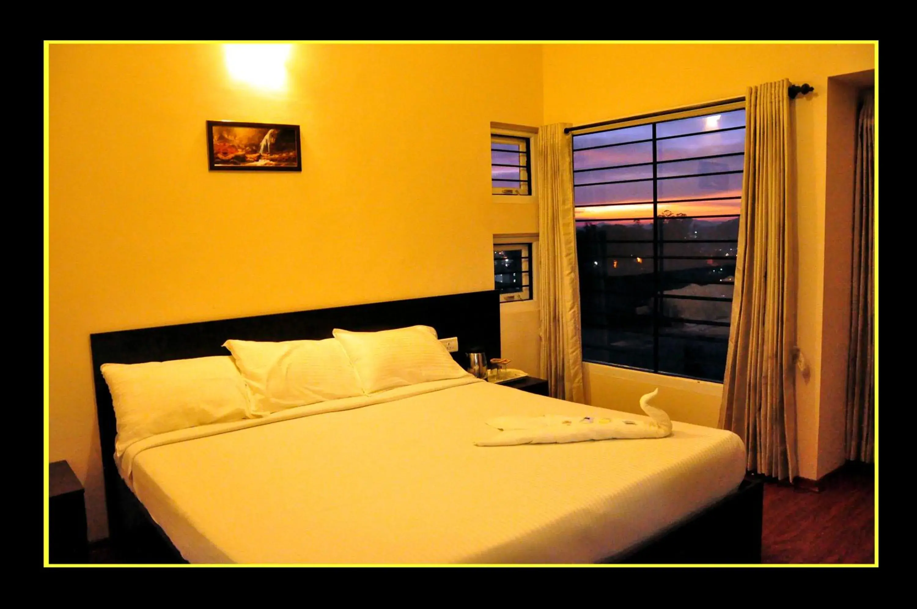 Two-Bedroom Apartment in The Hill Side Two-Bedroom Apartment in The Hill Side