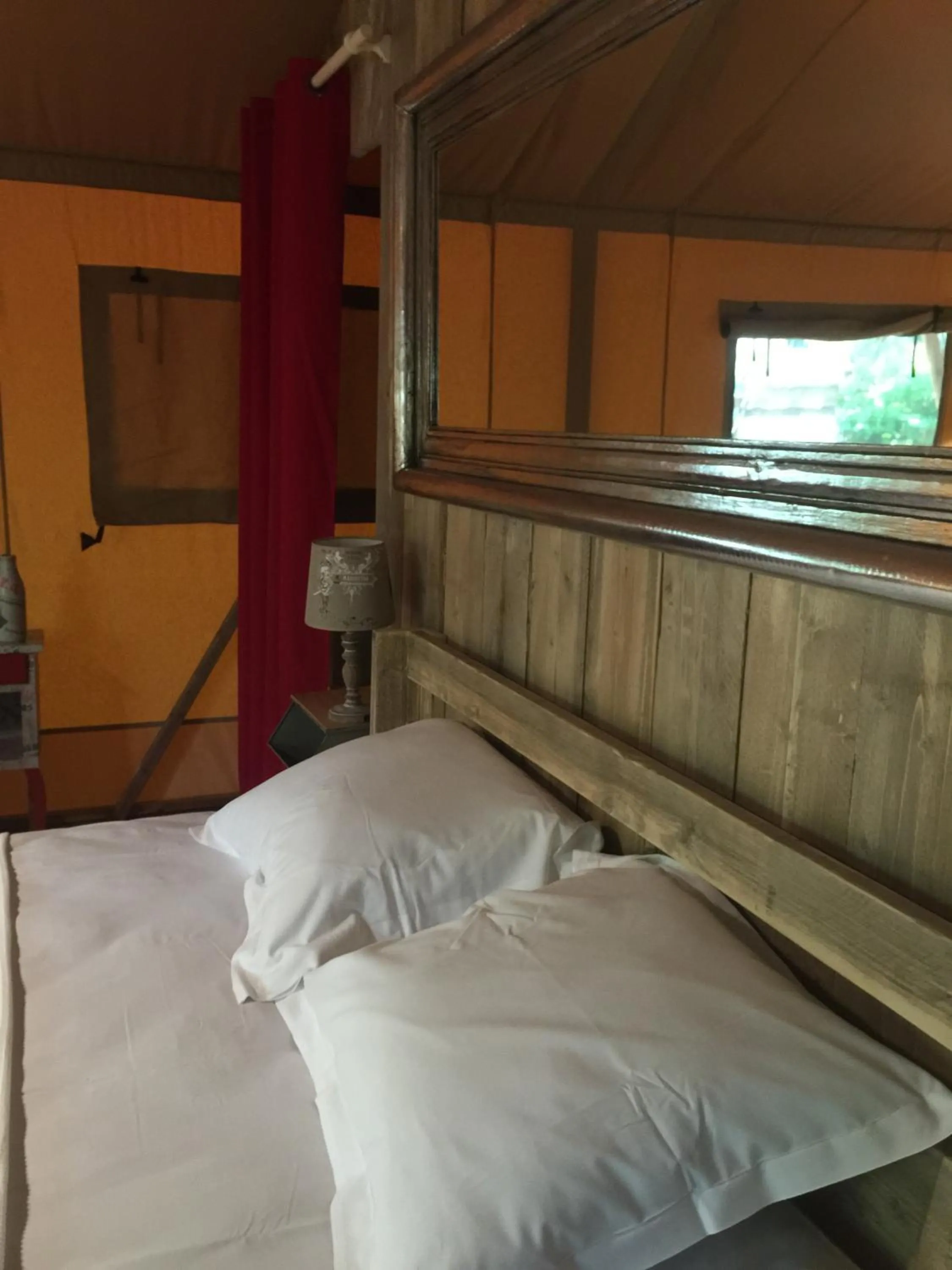 Property building, Bed in Lodging Le Lac