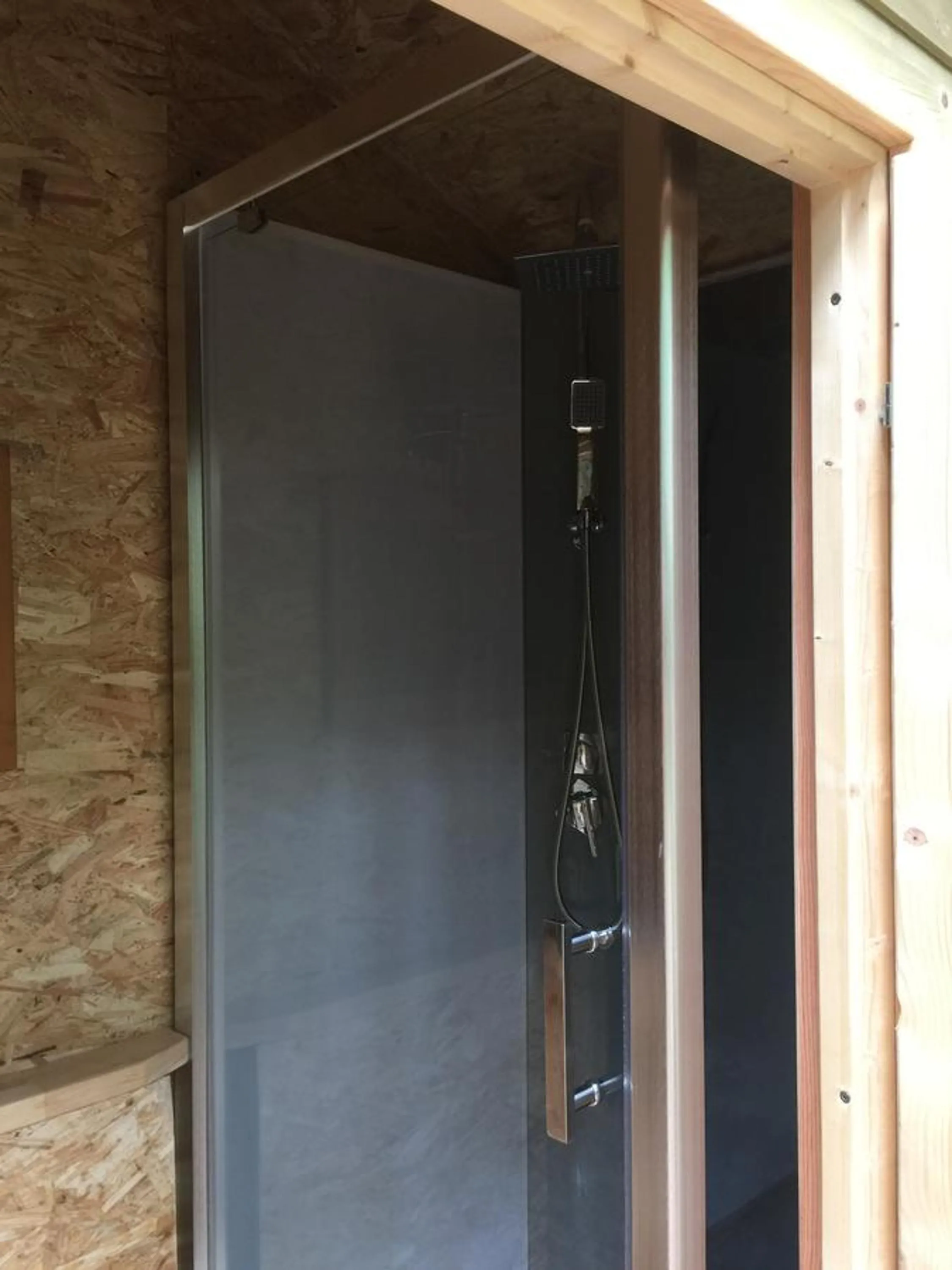 Shower in Lodging Le Lac
