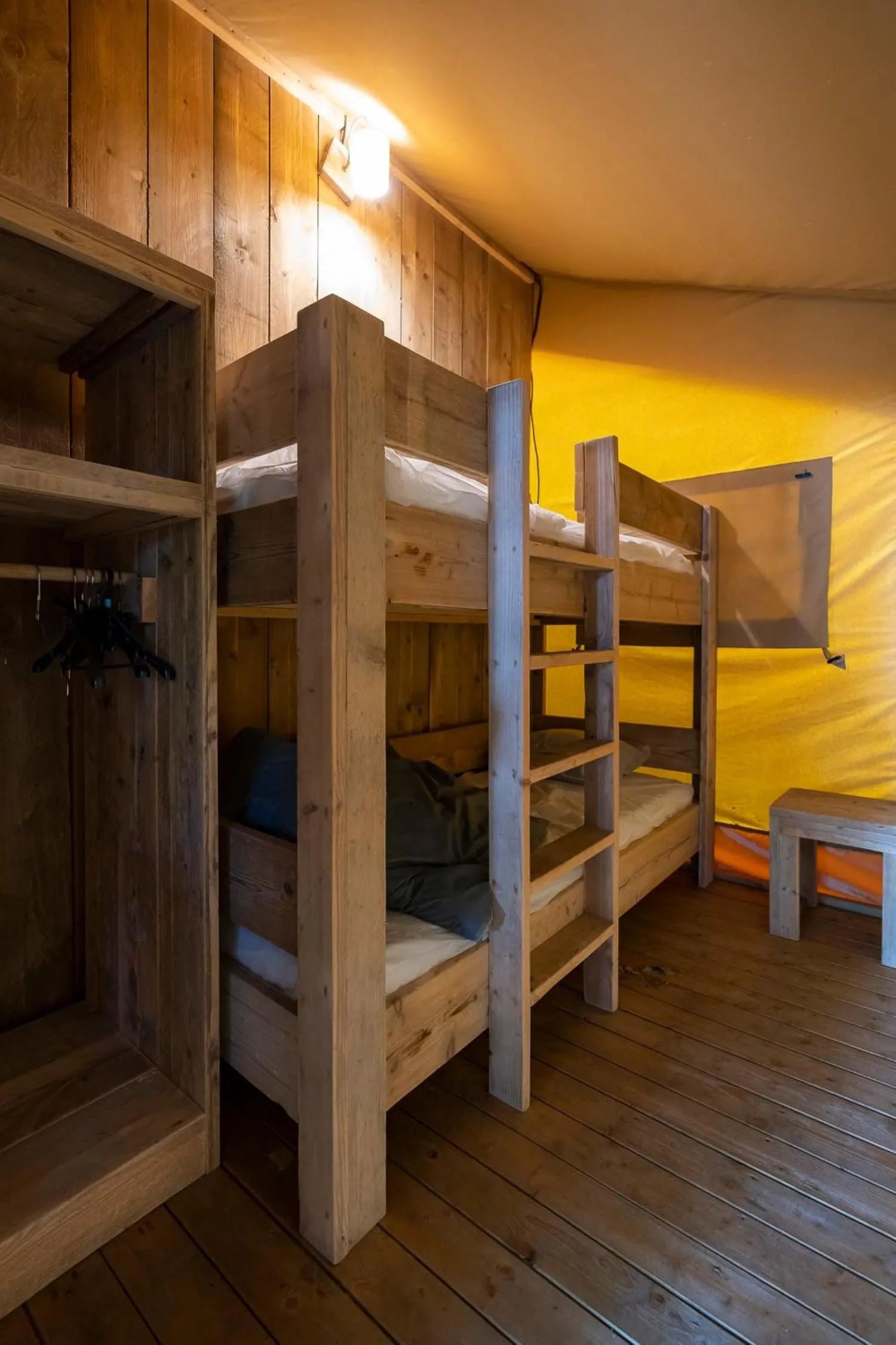 Property building, Bed in Lodging Le Lac