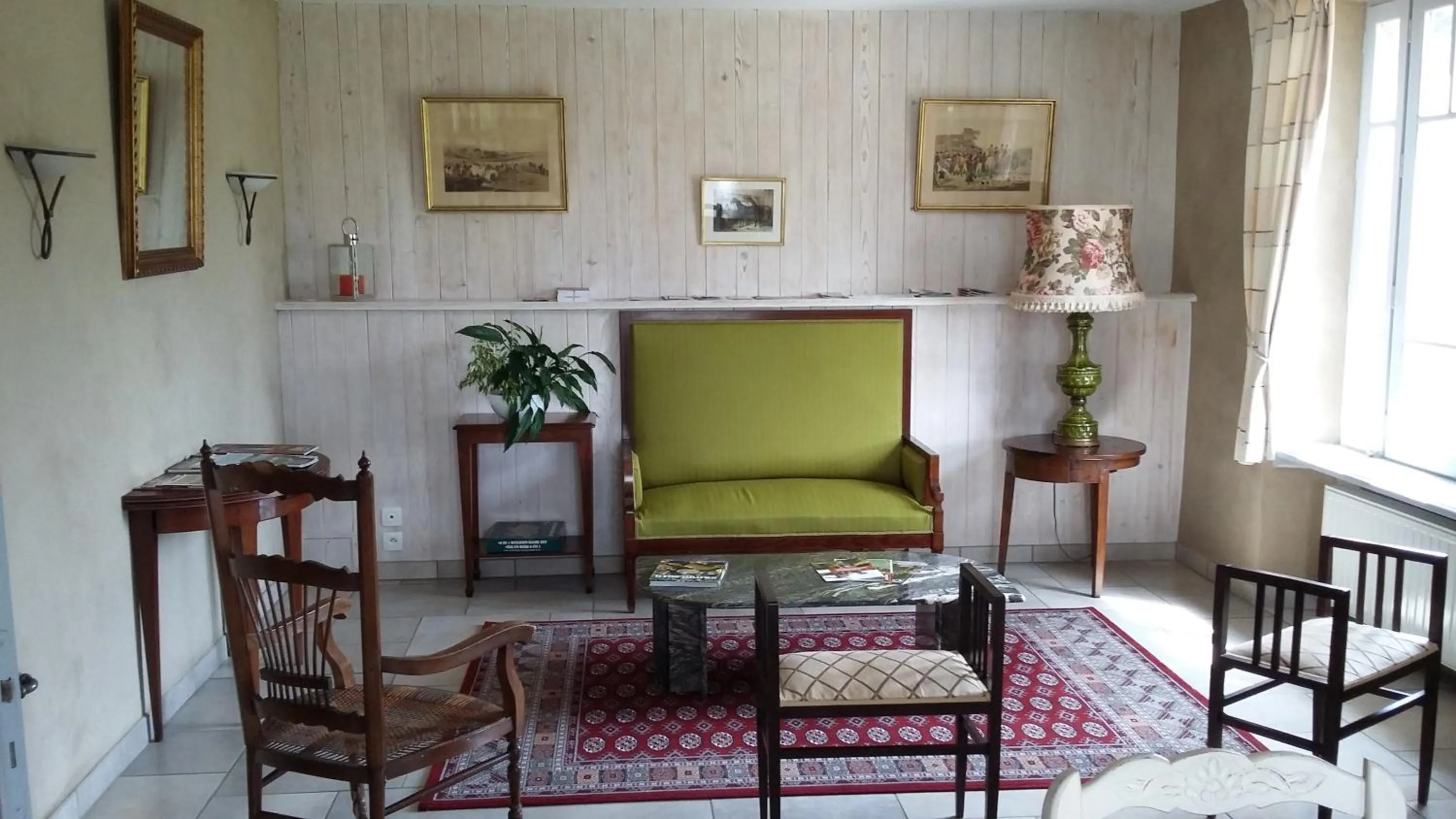 Communal lounge/ TV room in Maison d'hôtes La Tuilerie