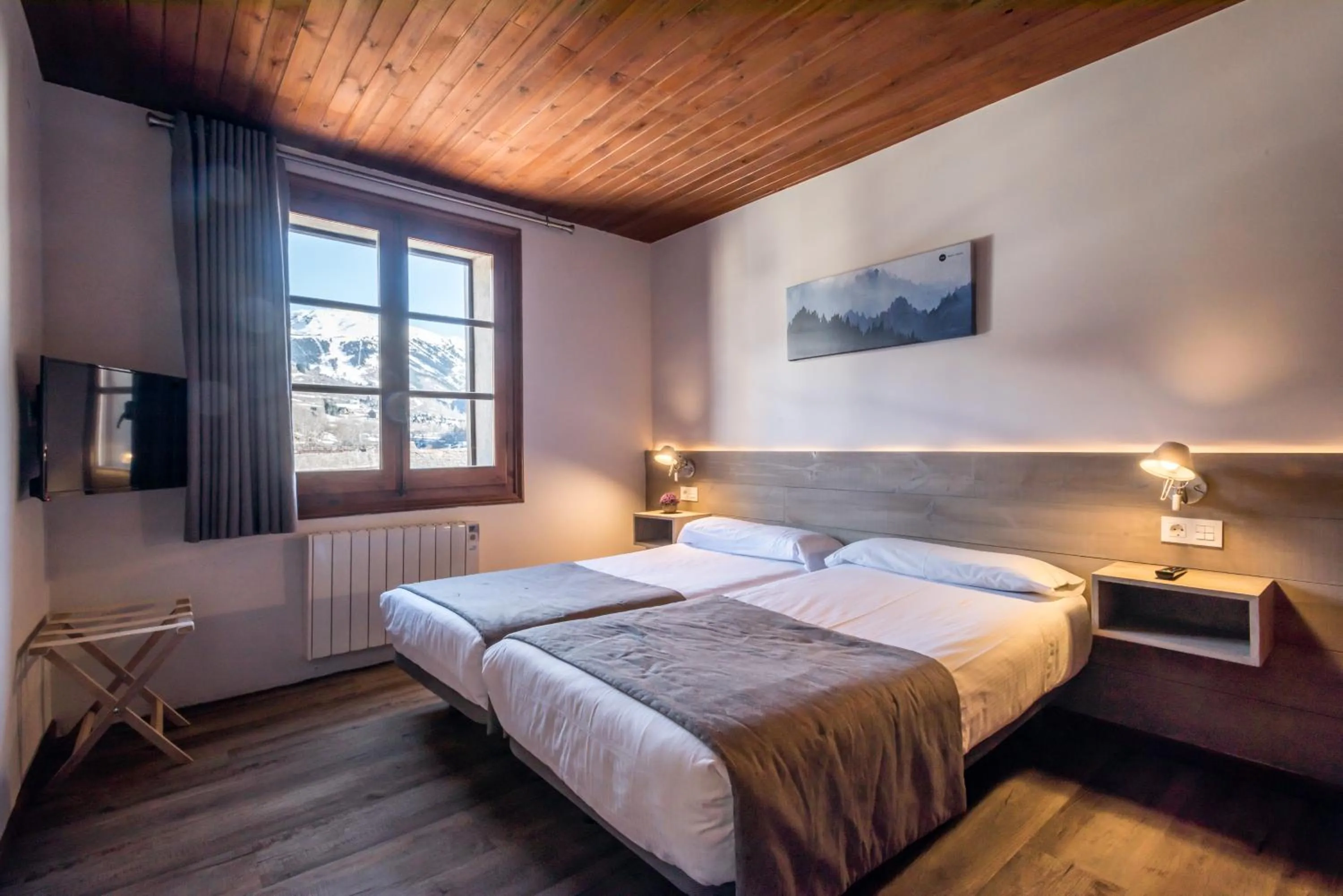 Photo of the whole room, Bed in Hotel SNÖ Mont Romies