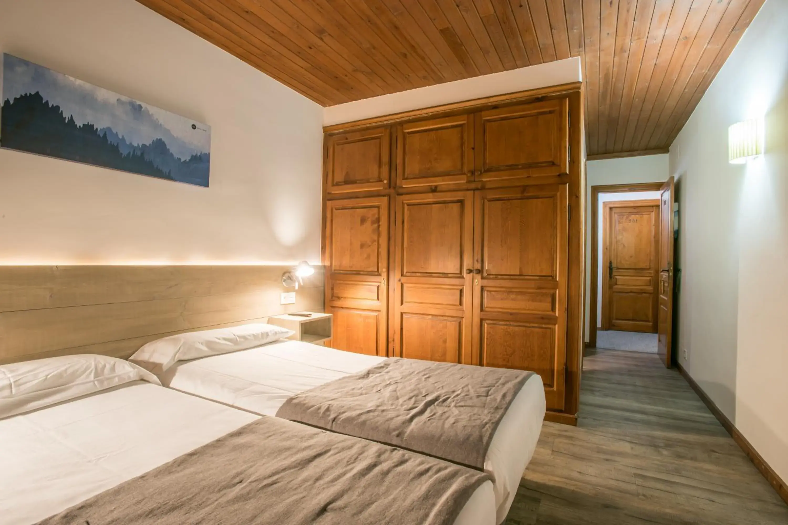 Photo of the whole room, Bed in Hotel SNÖ Mont Romies Photo of the whole room, Bed in Hotel SNÖ Mont Romies