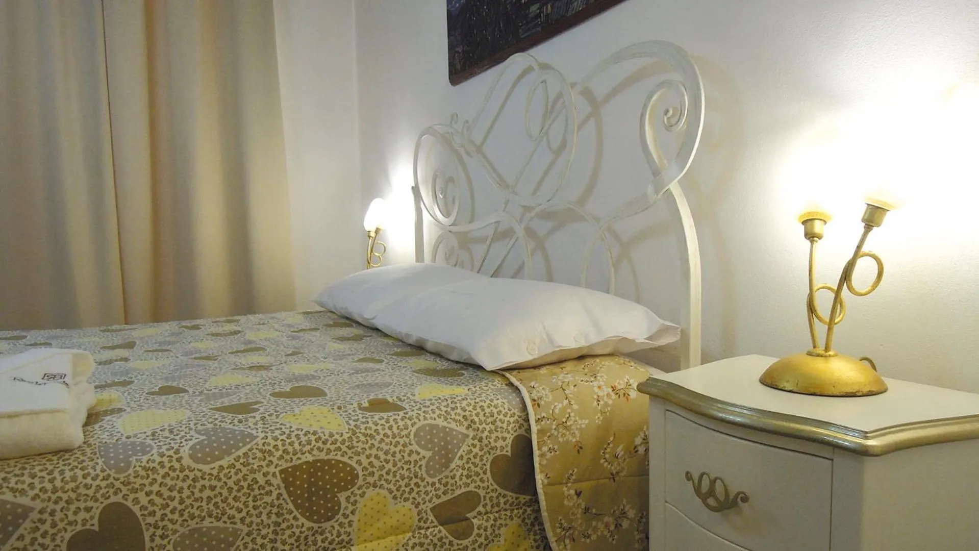 Photo of the whole room, Bed in Dodo House