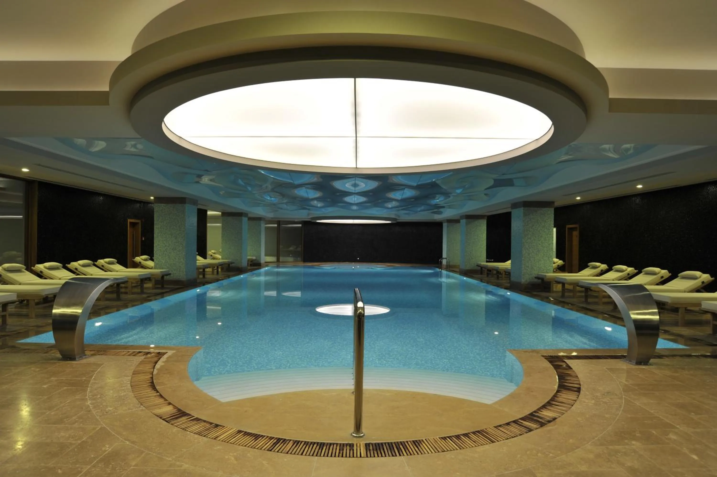 Swimming pool in Ramada Plaza Antalya