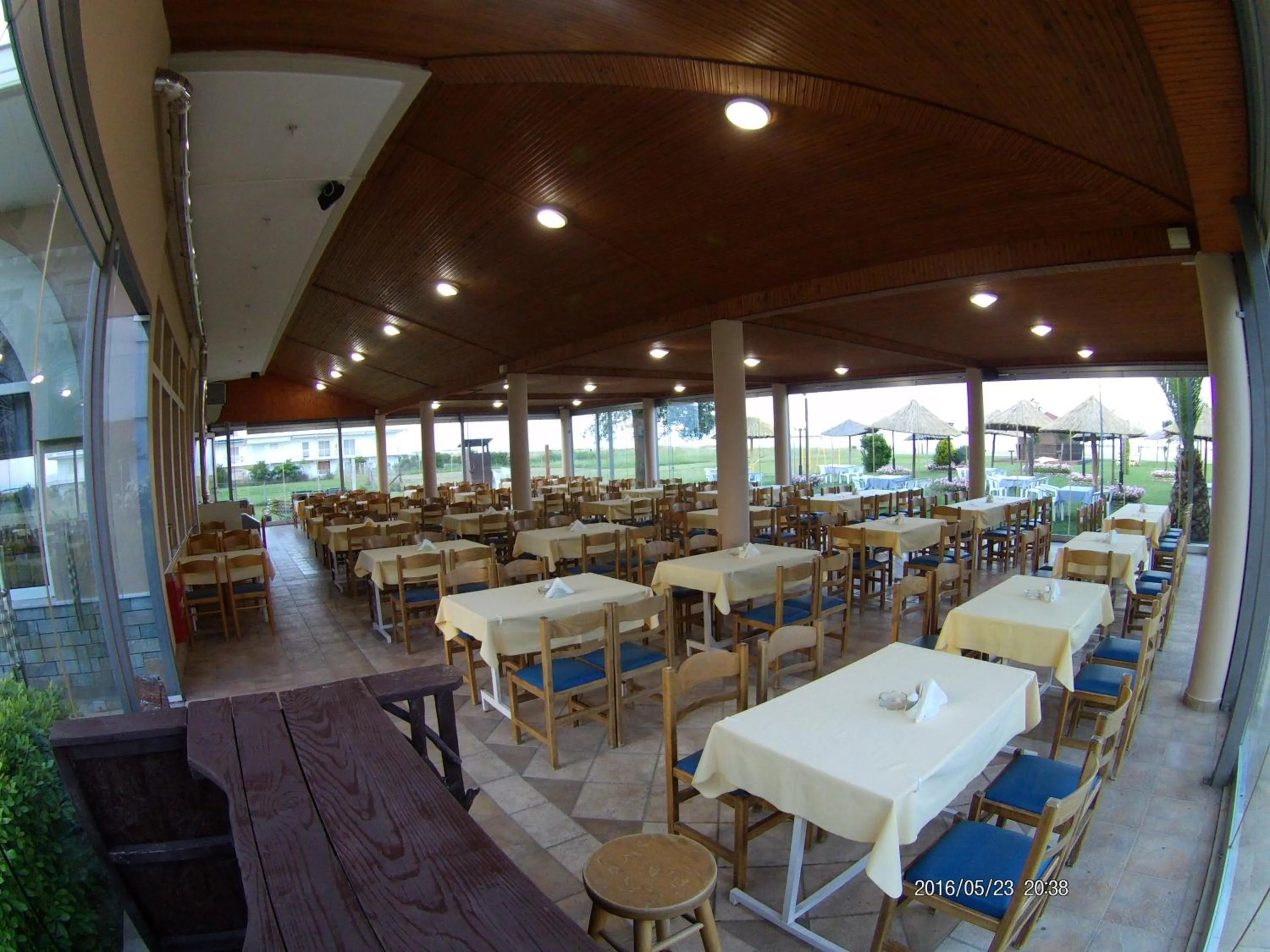 Restaurant/places to eat in Hotel Akrogiali