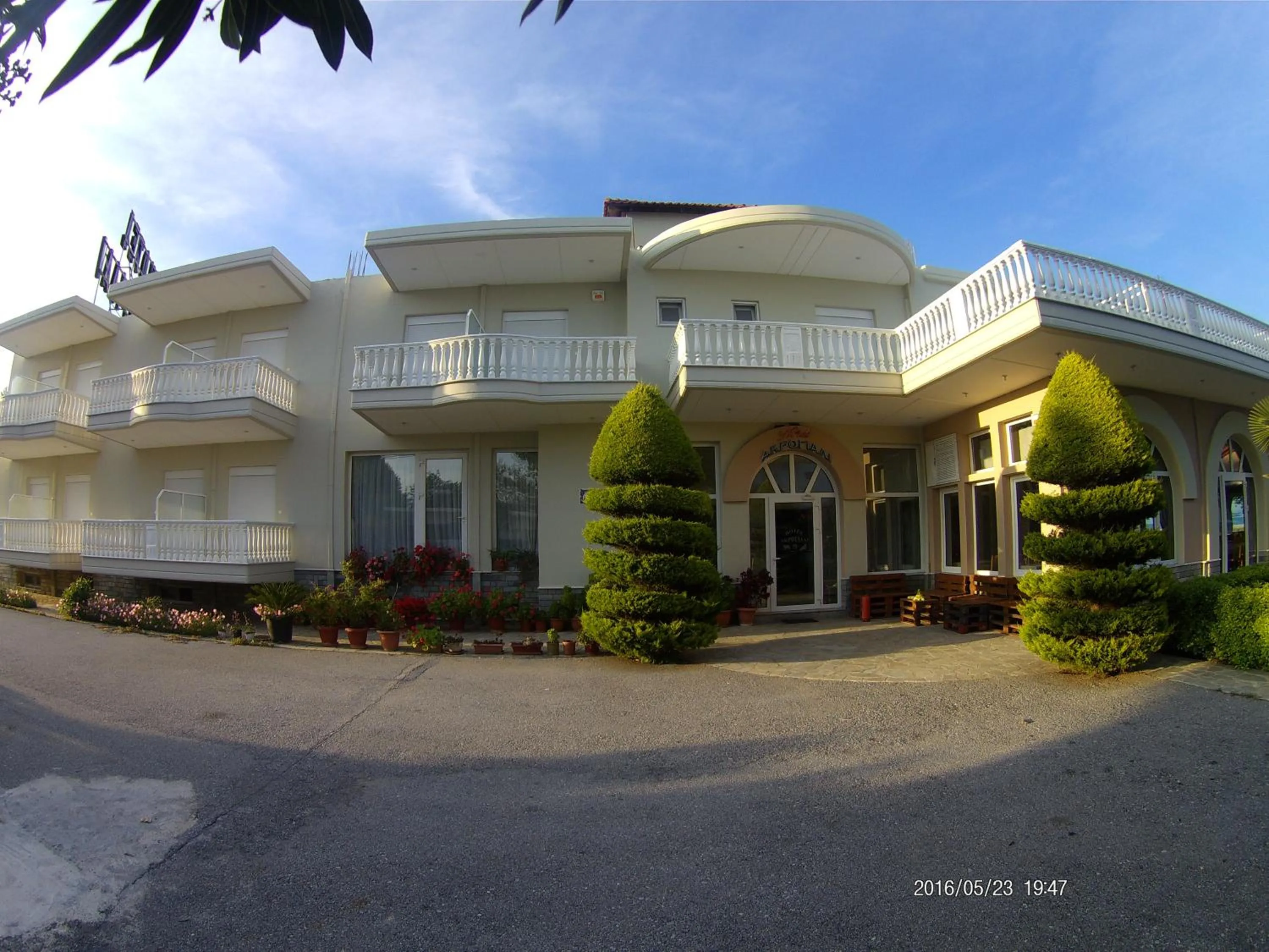 Facade/entrance in Hotel Akrogiali