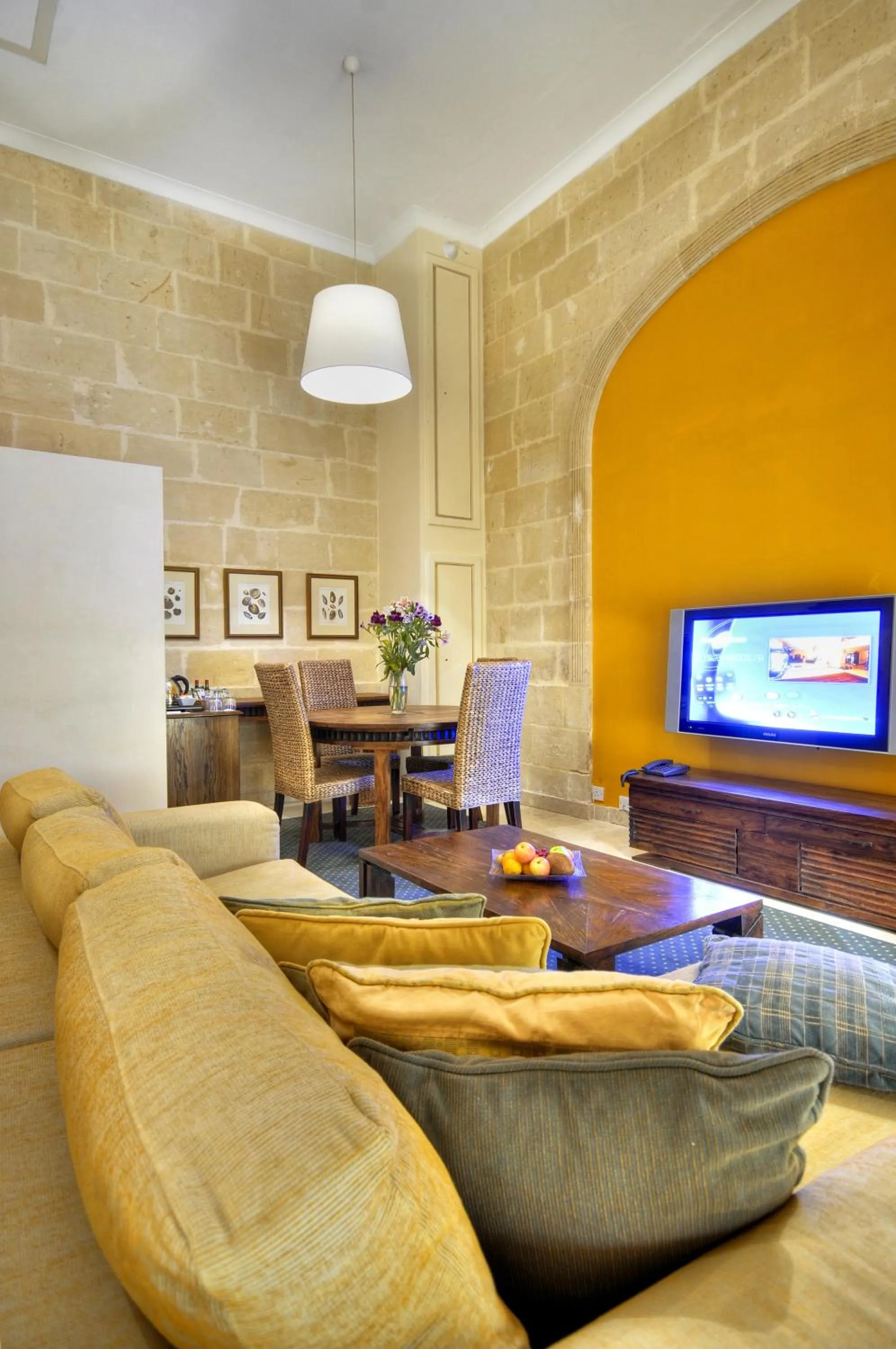 TV and multimedia in AX Palazzo Capua