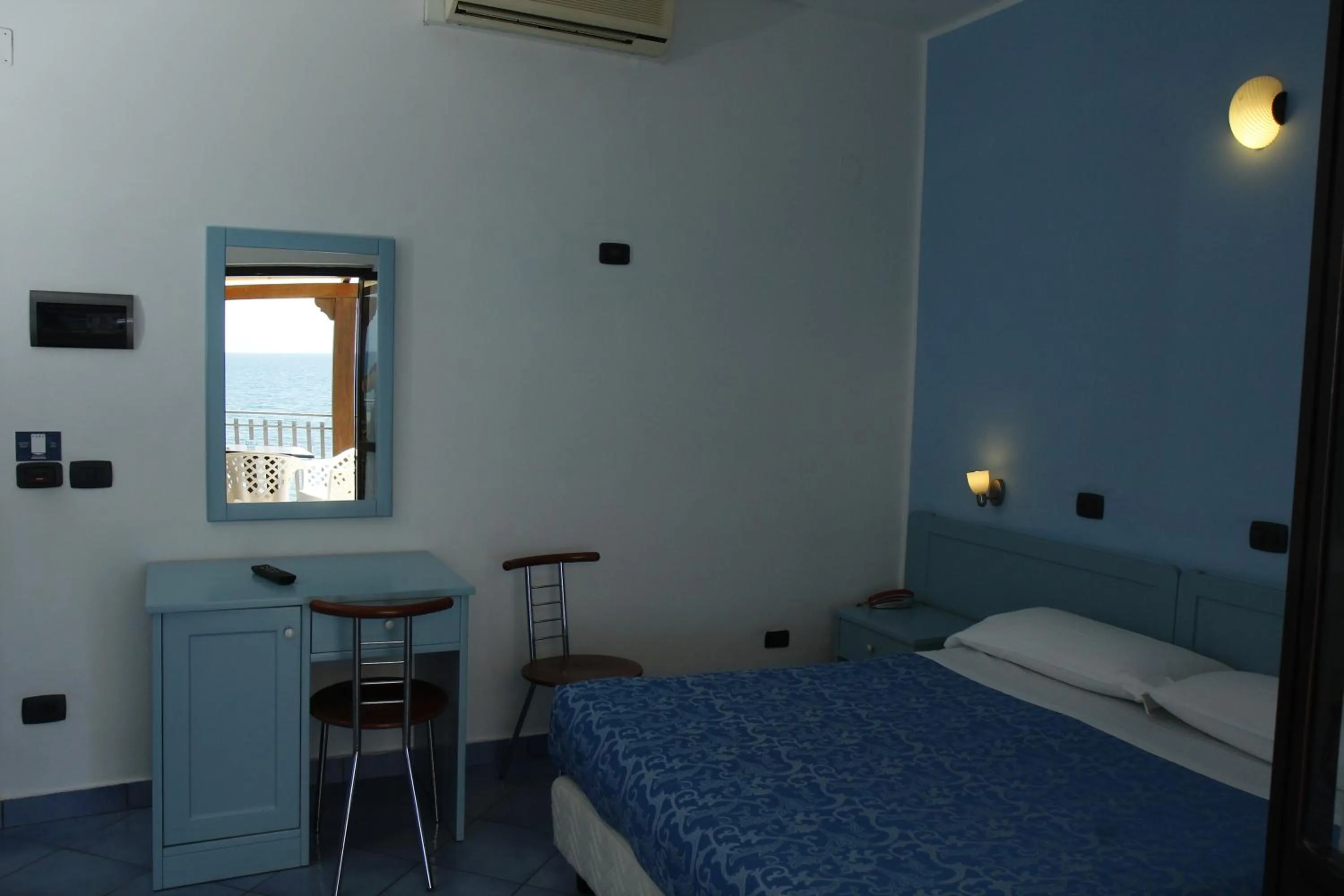 Photo of the whole room, Bed in Hotel Residence La Darsena