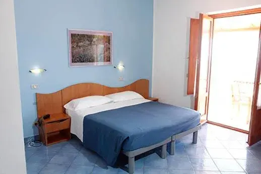 Double or Twin Room with Balcony - single occupancy in Hotel Residence La Darsena Double or Twin Room with Balcony - single occupancy in Hotel Residence La Darsena