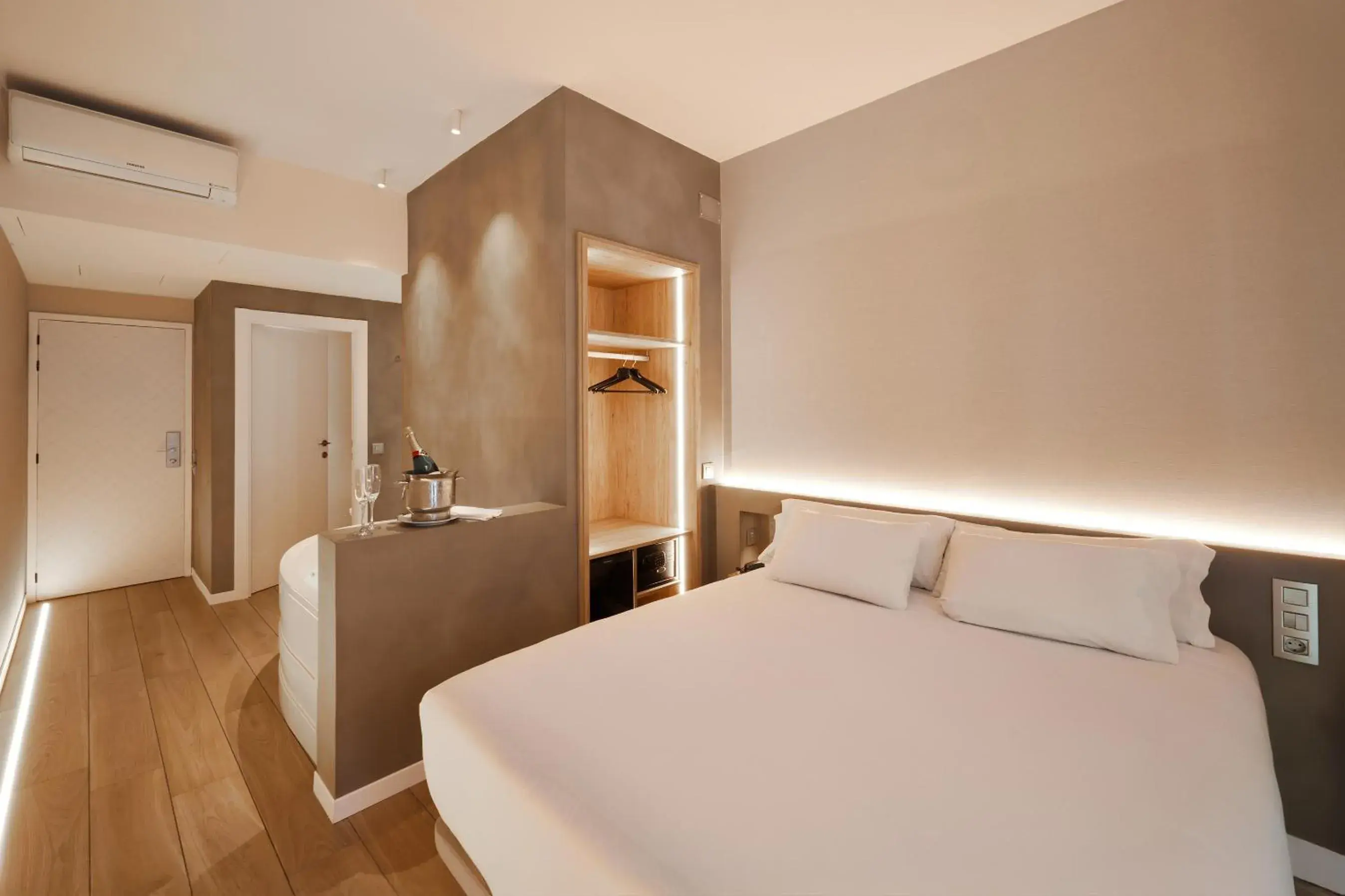 Bed in Barcelona Century Hotel Bed in Barcelona Century Hotel