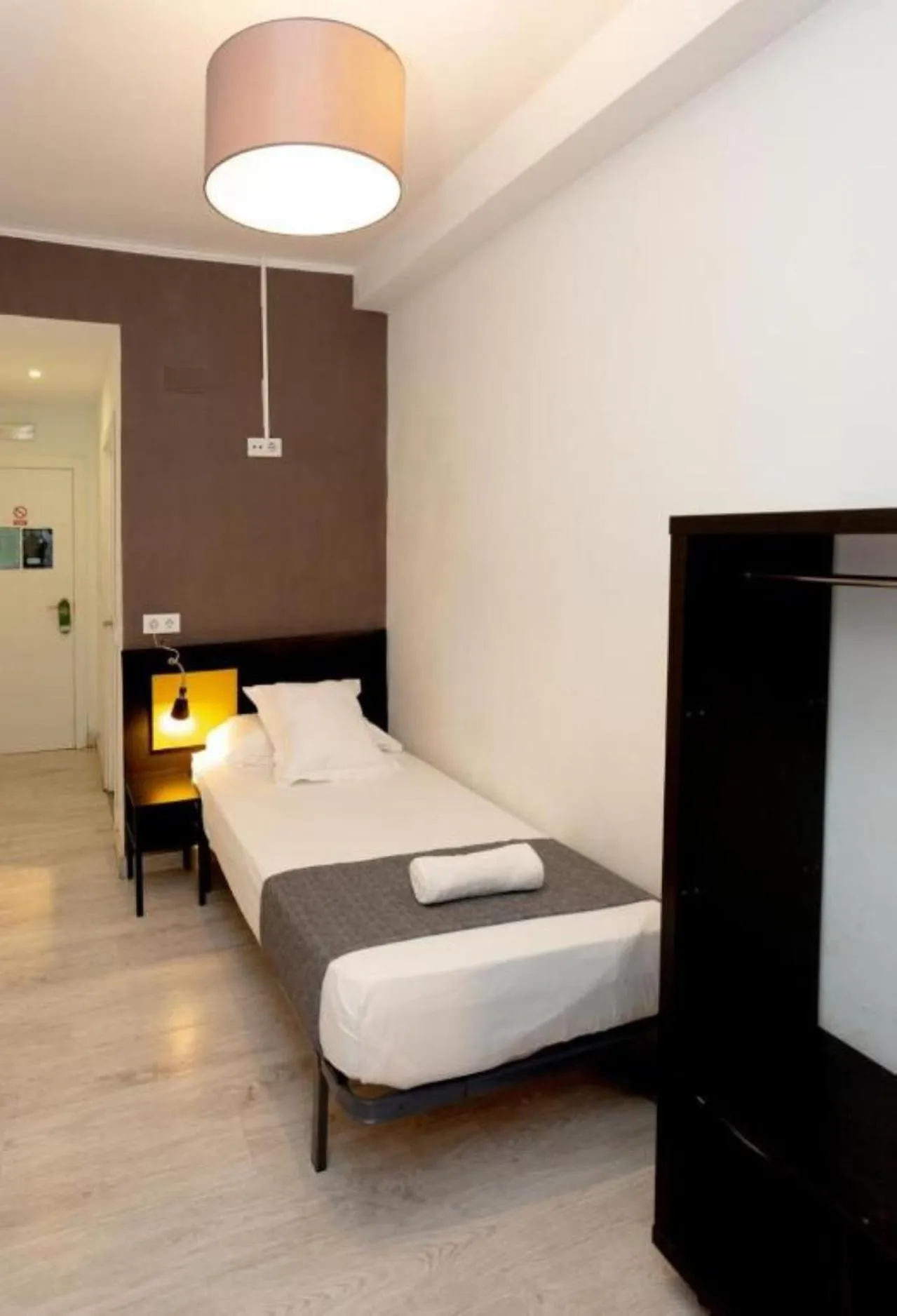 Bed in Easy Sants by Bossh! Hotels