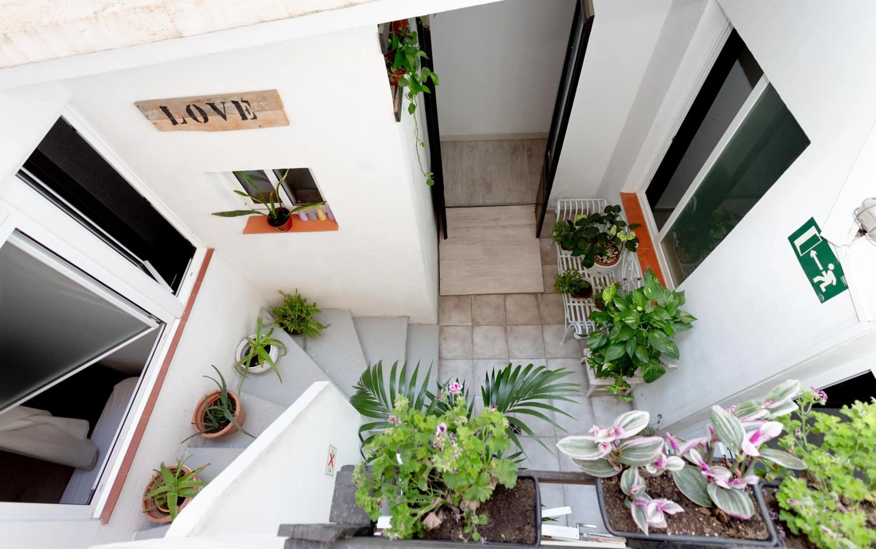 Patio in Easy Sants by Bossh! Hotels