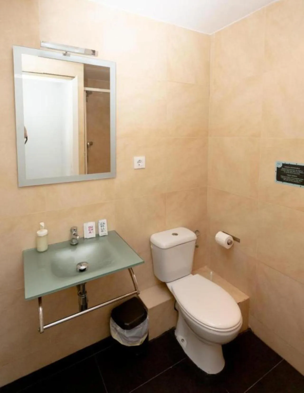 Bathroom in Easy Sants by Bossh! Hotels