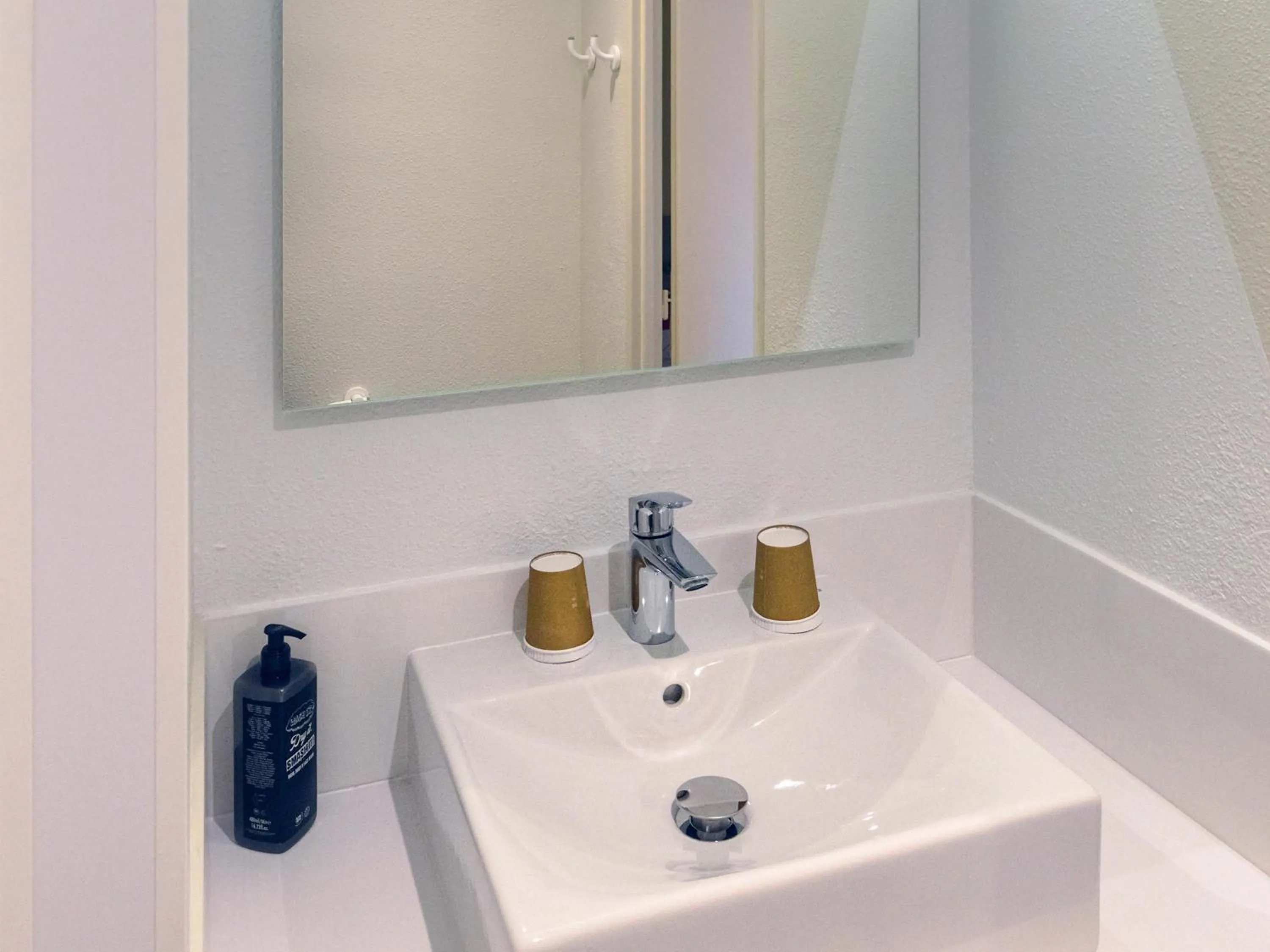 Bedroom in ibis Budget La Teste Bassin d'Arcachon