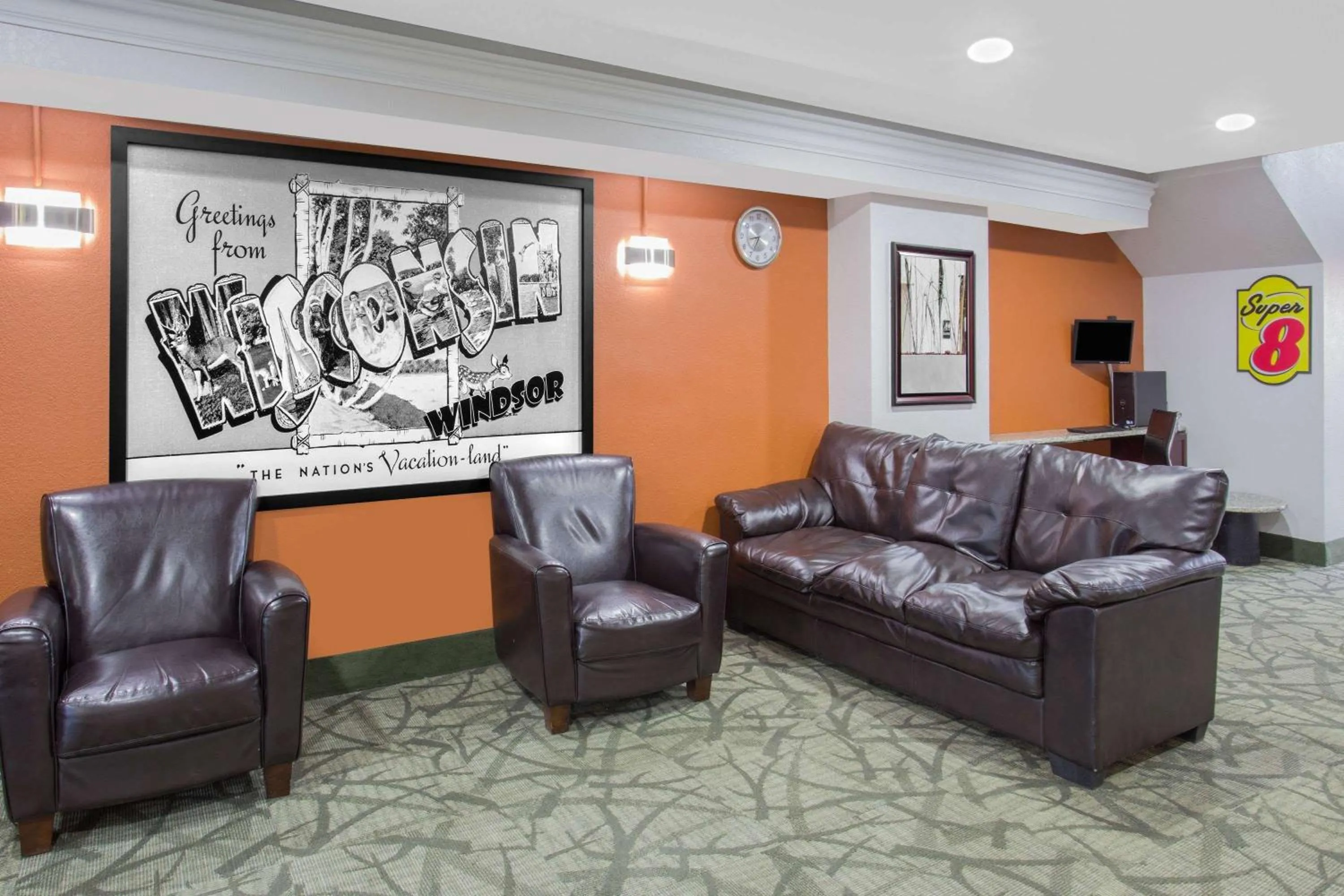 Lobby or reception in Super 8 by Wyndham Windsor/Madison North