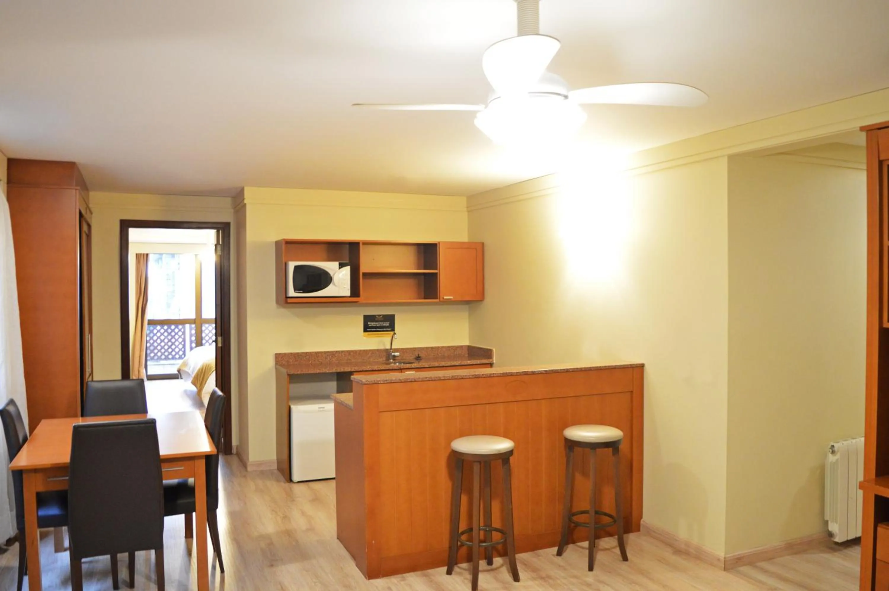 Kitchen or kitchenette in Sky Borges Hotel Alpenhaus - Gramado