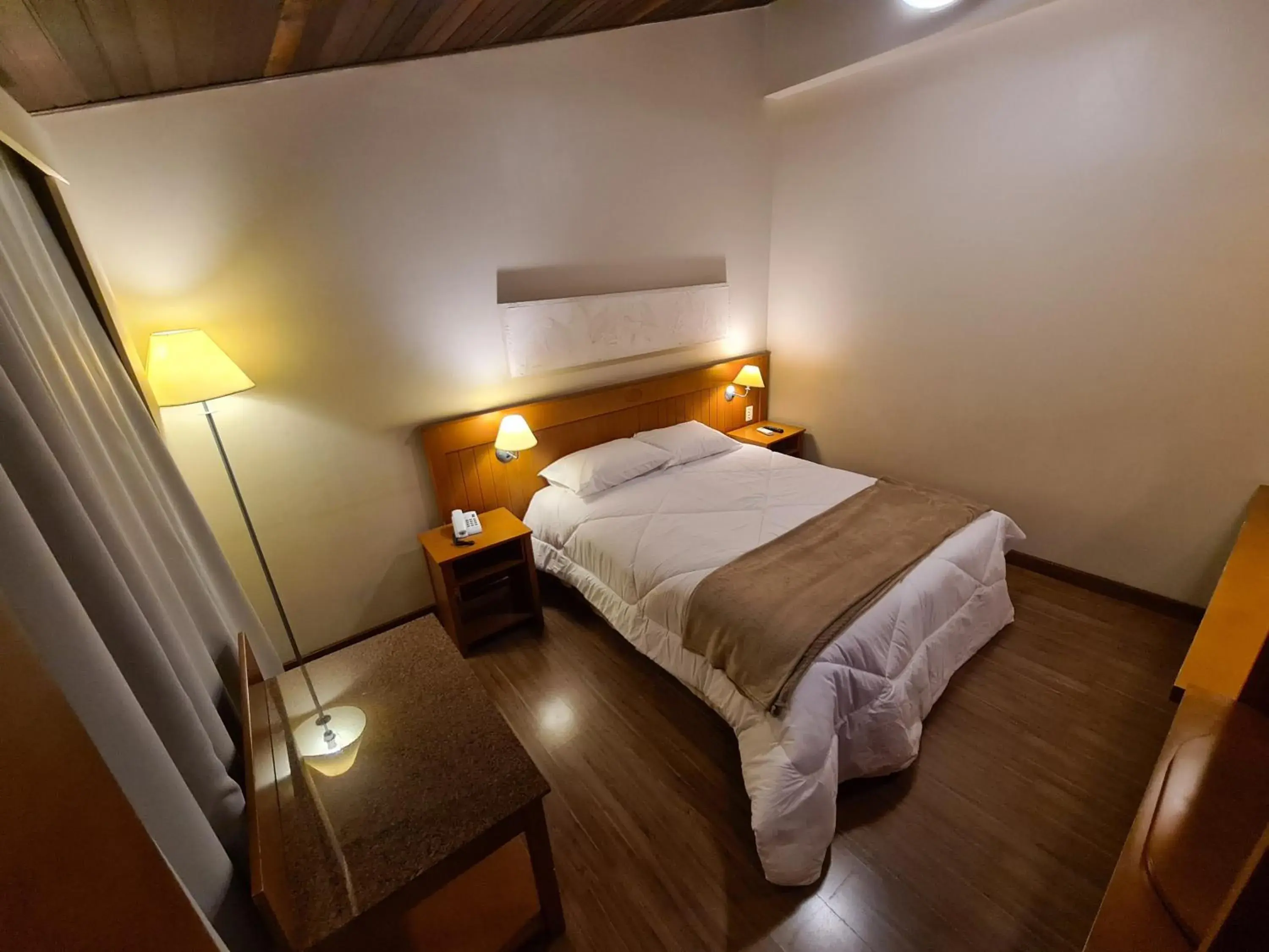 Bedroom, Bed in Sky Borges Hotel Alpenhaus - Gramado Bedroom, Bed in Sky Borges Hotel Alpenhaus - Gramado