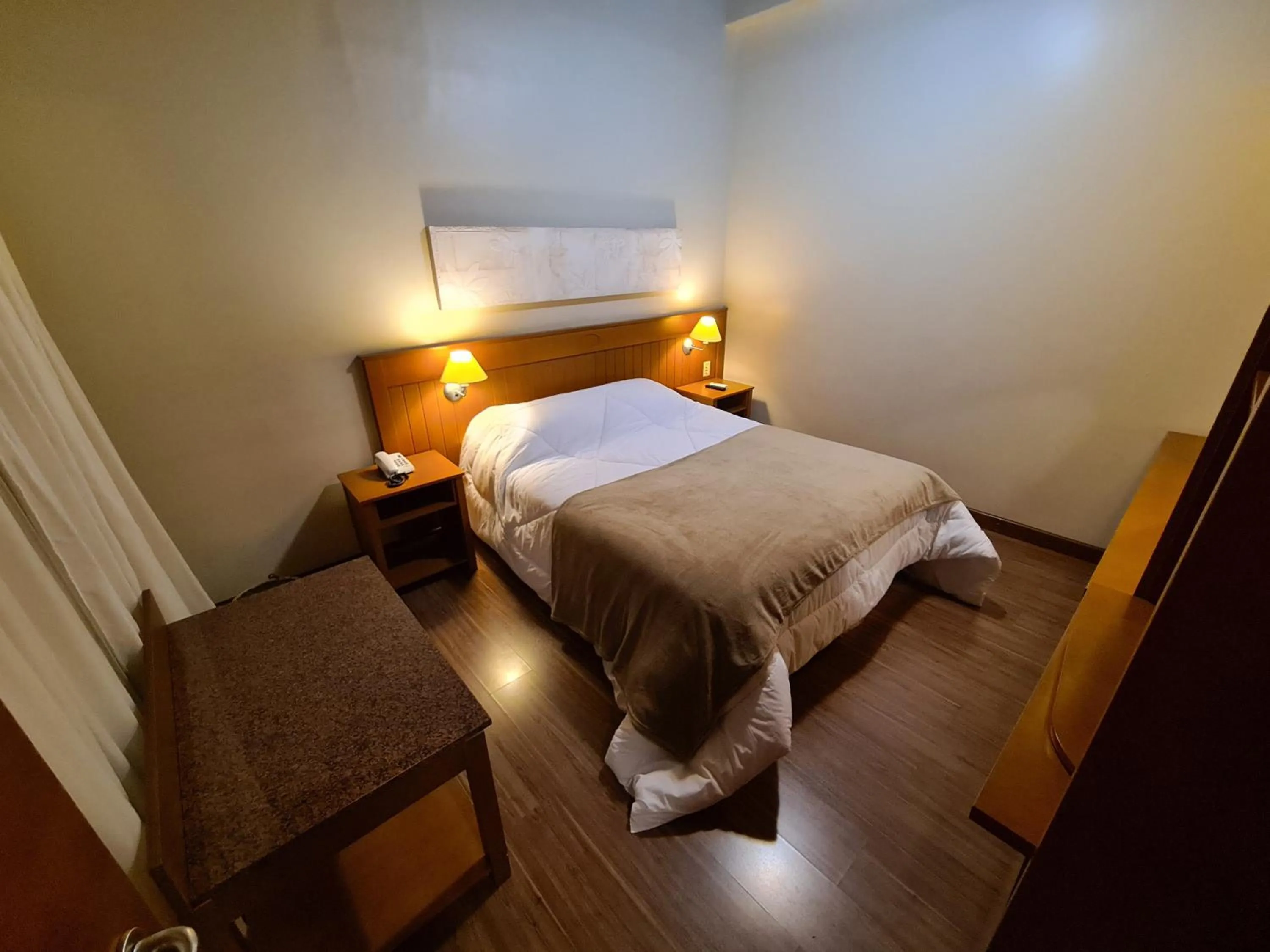 Photo of the whole room, Bed in Sky Borges Hotel Alpenhaus - Gramado