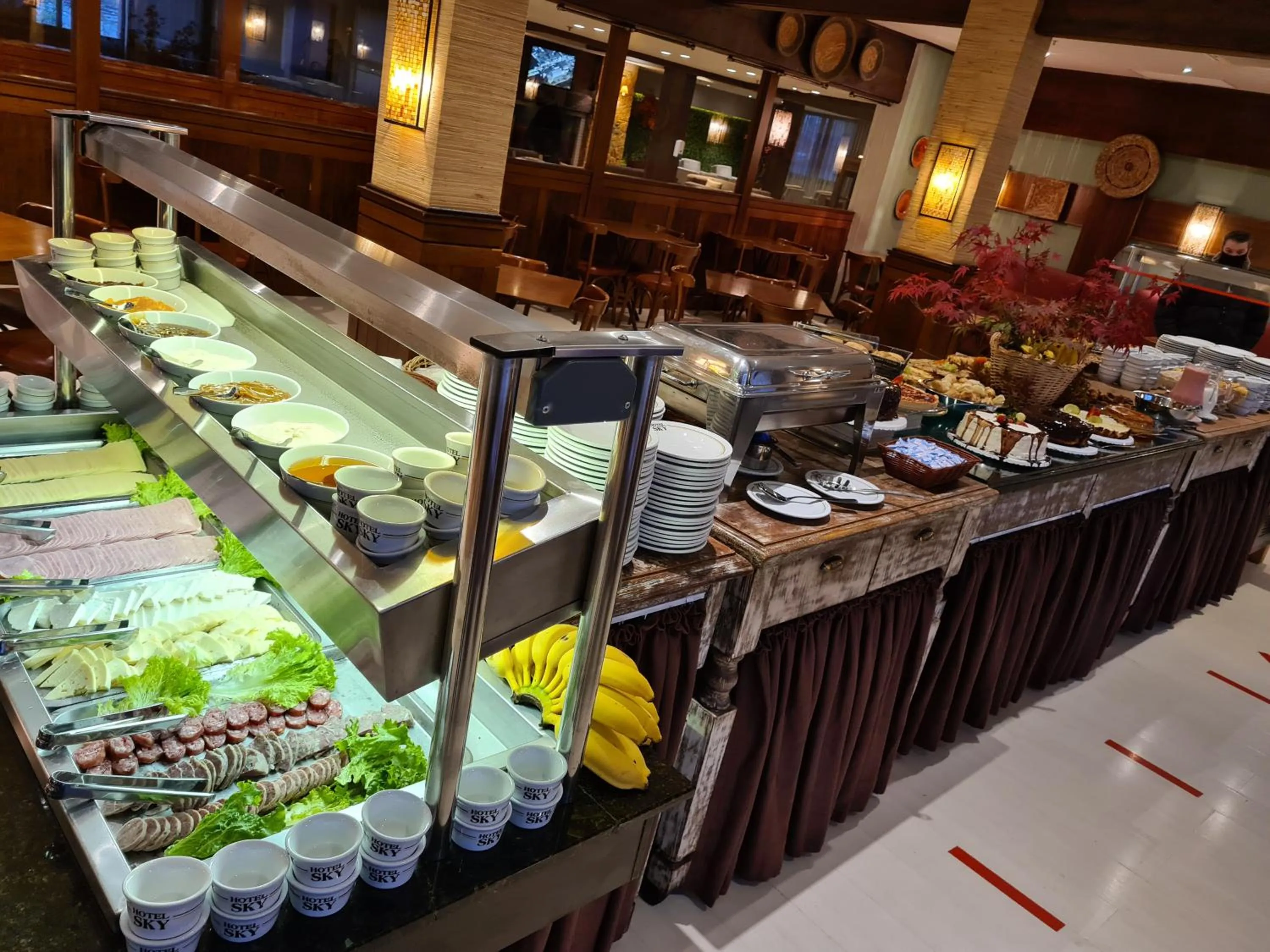 Buffet breakfast in Sky Borges Hotel Alpenhaus - Gramado