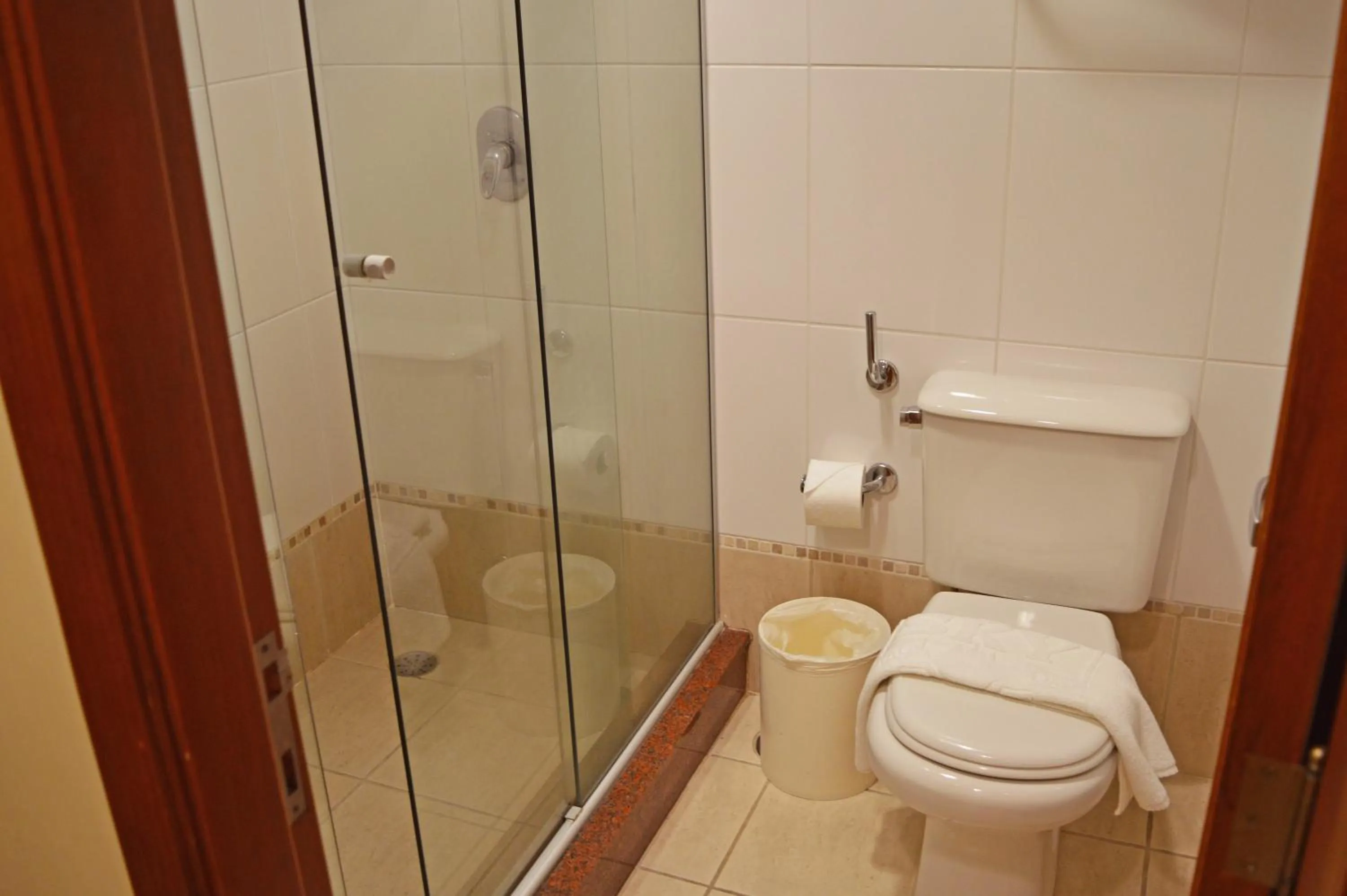 Bathroom in Sky Borges Hotel Alpenhaus - Gramado