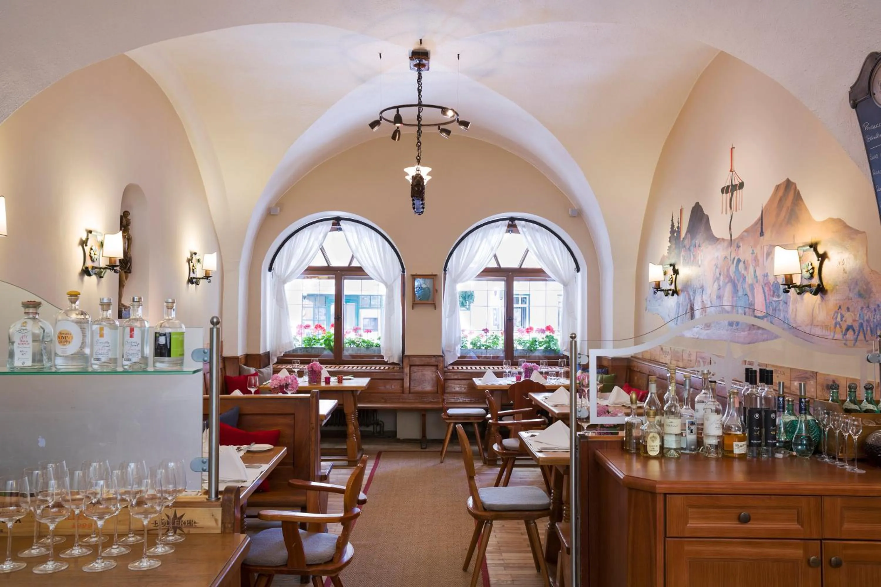 Dining area in Genießerhotel Döllerer