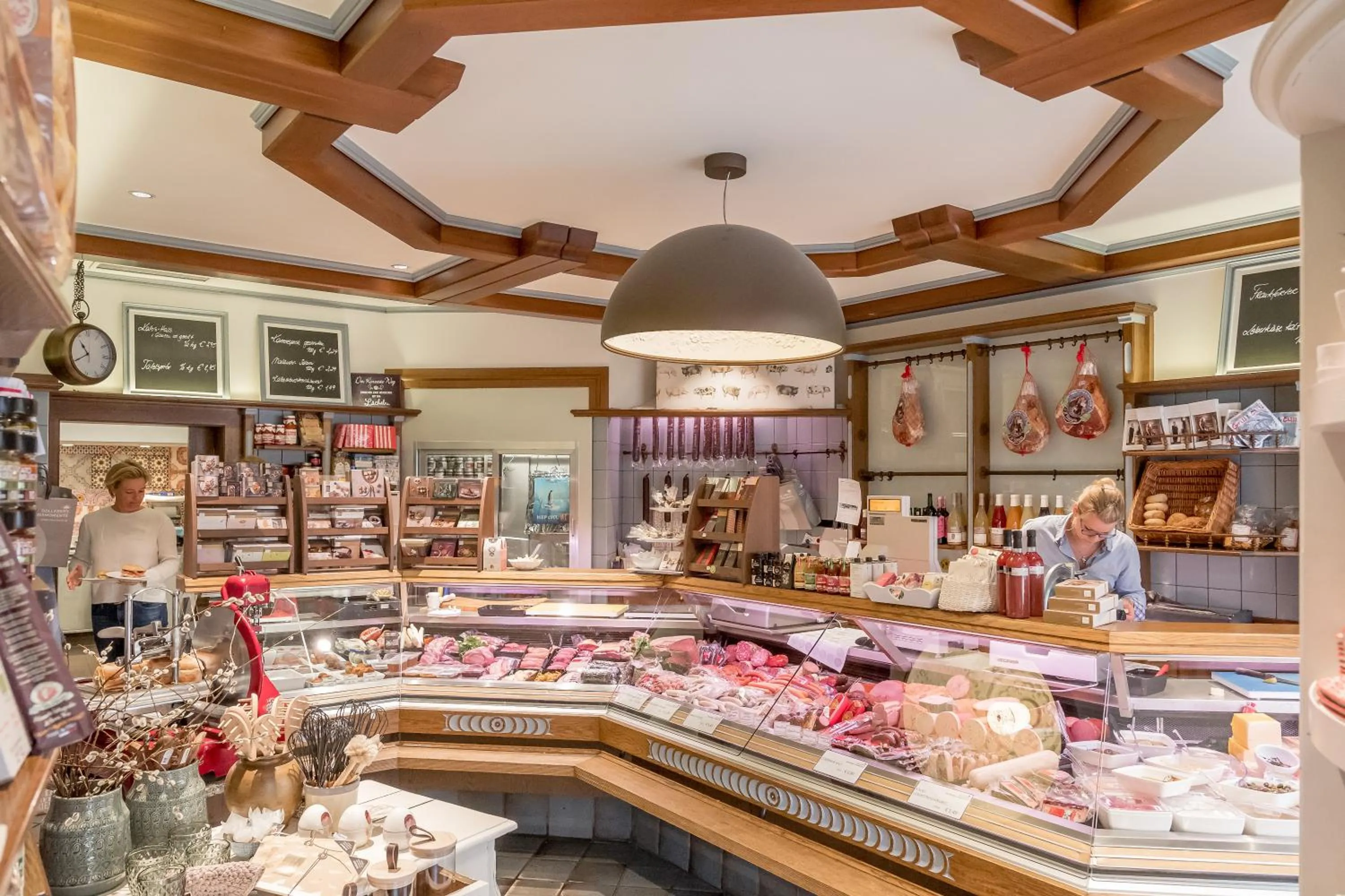 Dining area in Genießerhotel Döllerer