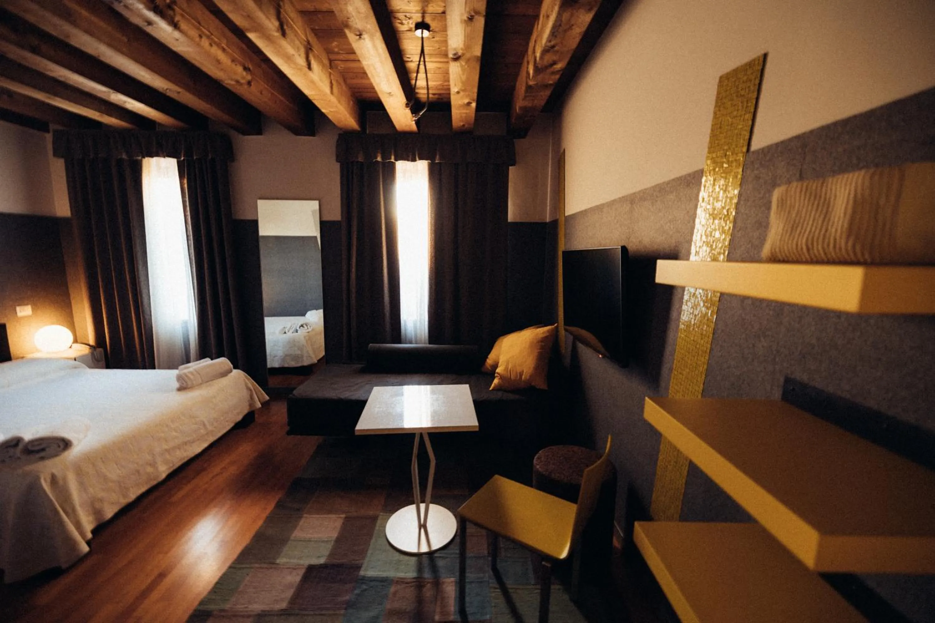 Decorative detail, Bed in Ristolocanda Grani Di Pepe