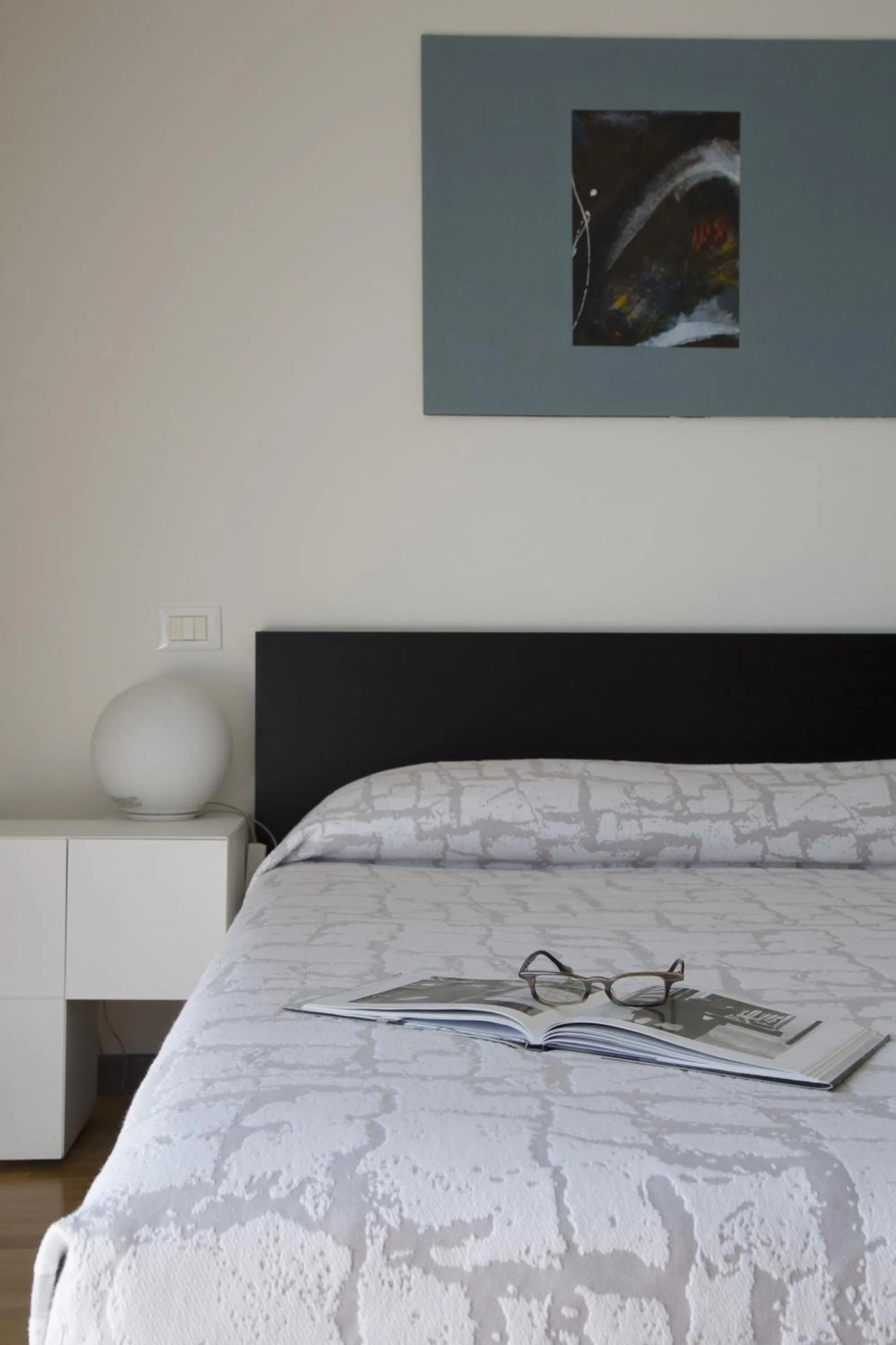 Decorative detail, Bed in Ristolocanda Grani Di Pepe