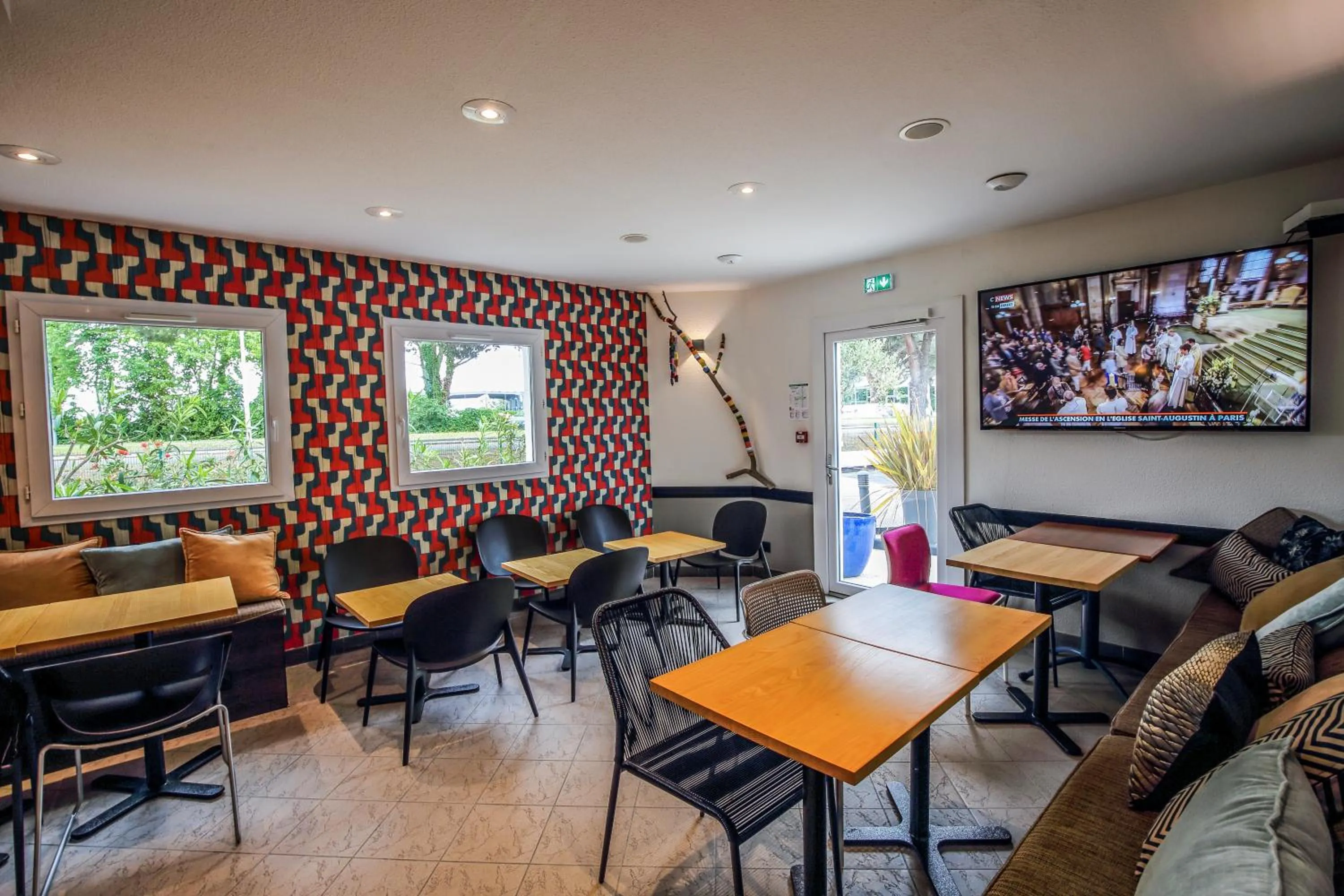 Communal lounge/ TV room in greet La Teste Bassin d'Arcachon