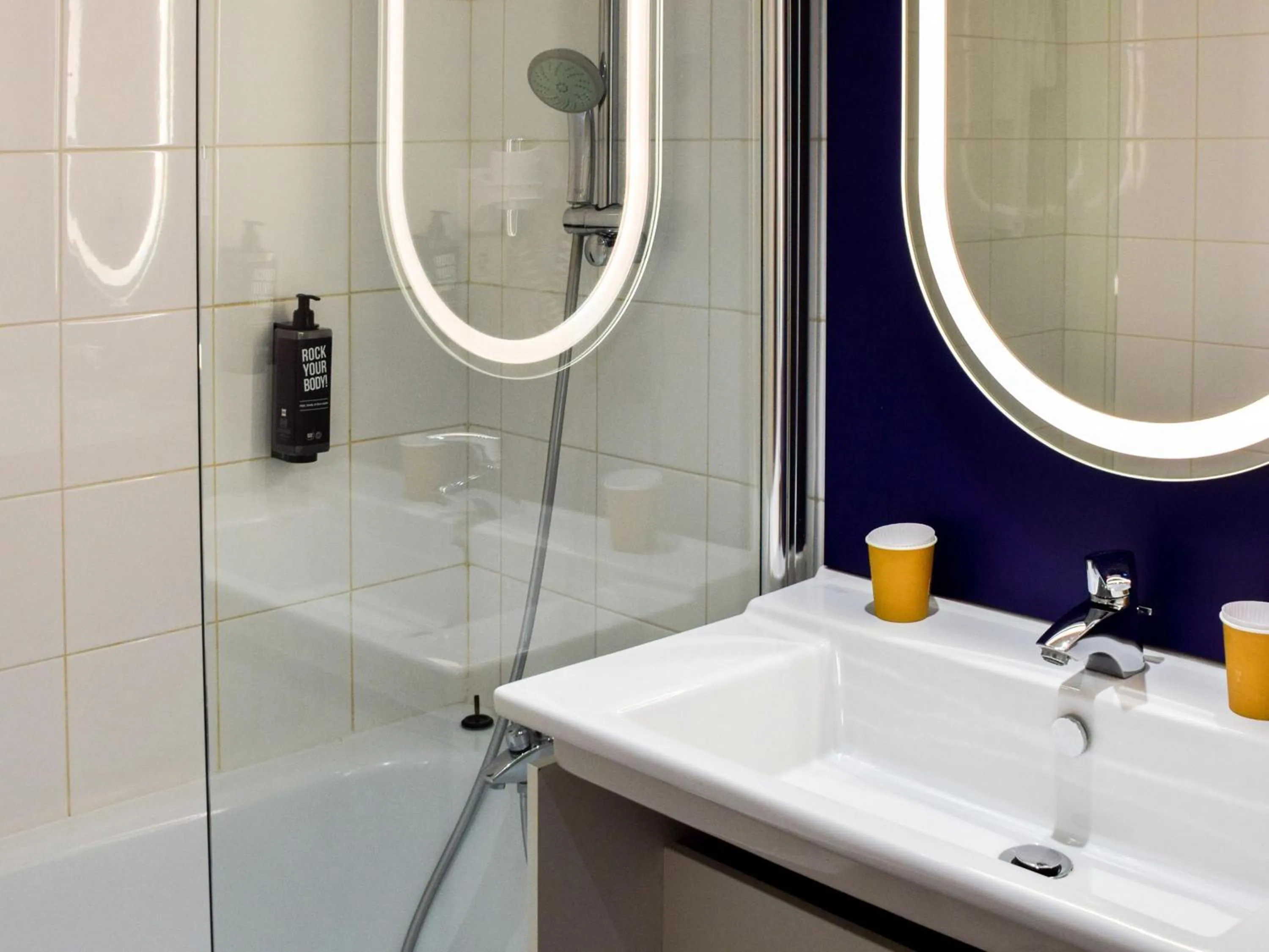 Bedroom in ibis Rodez Centre