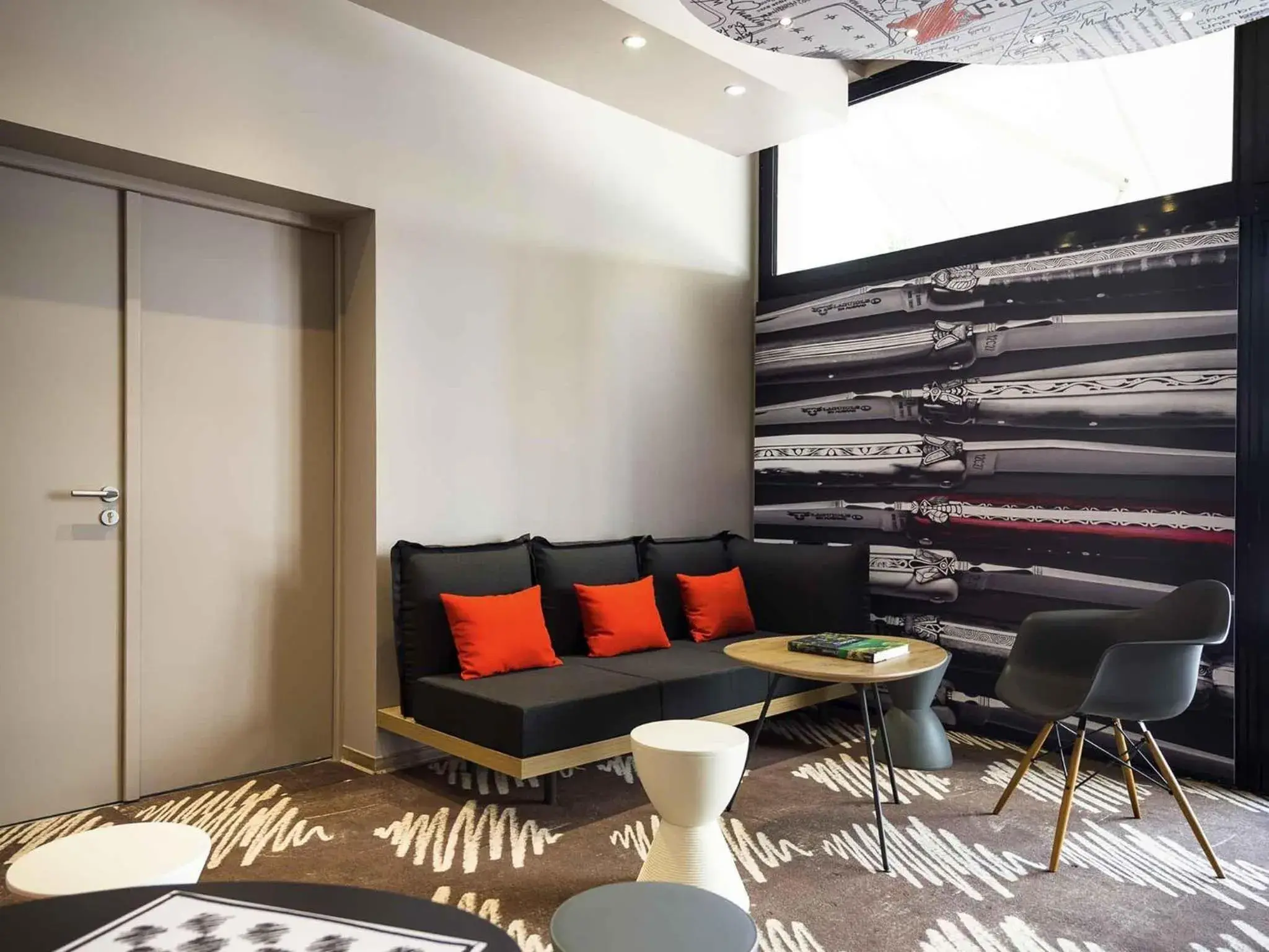 Lounge or bar in ibis Rodez Centre Lounge or bar in ibis Rodez Centre