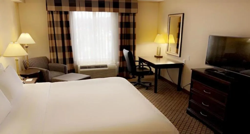 Bed in Holiday Inn Express & Suites Huntsville by IHG