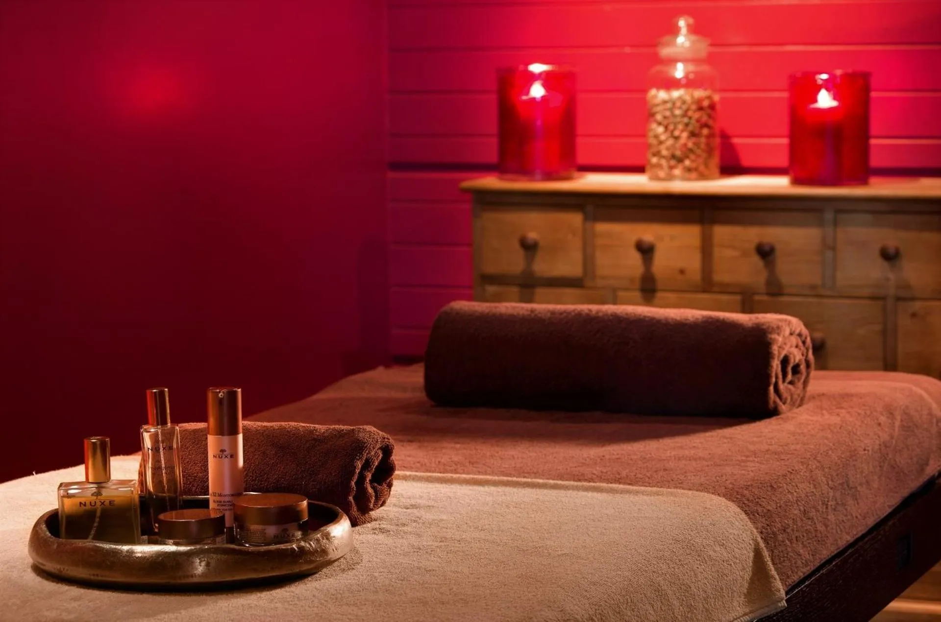 Massage, Bed in Hôtel Au Chamois d'Or by Les Etincelles